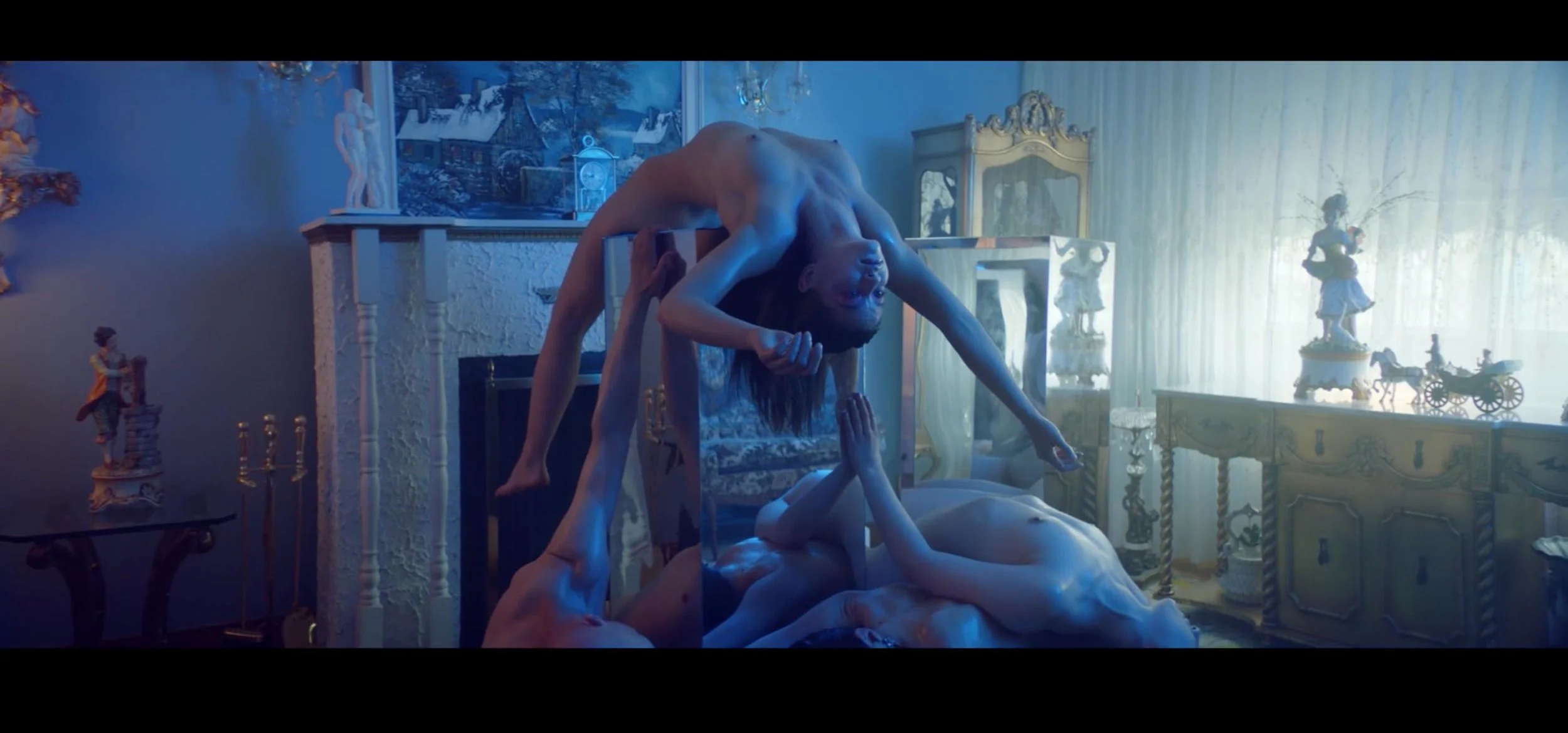 Hoodies at Night &amp; KROY - 4 Weeks - VICTORIAN CLASSIC STYLE DECORATION