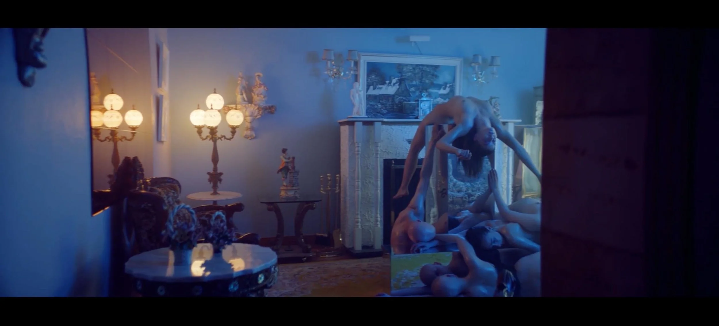 Hoodies at Night &amp; KROY - 4 Weeks - VICTORIAN CLASSIC STYLE DECORATION