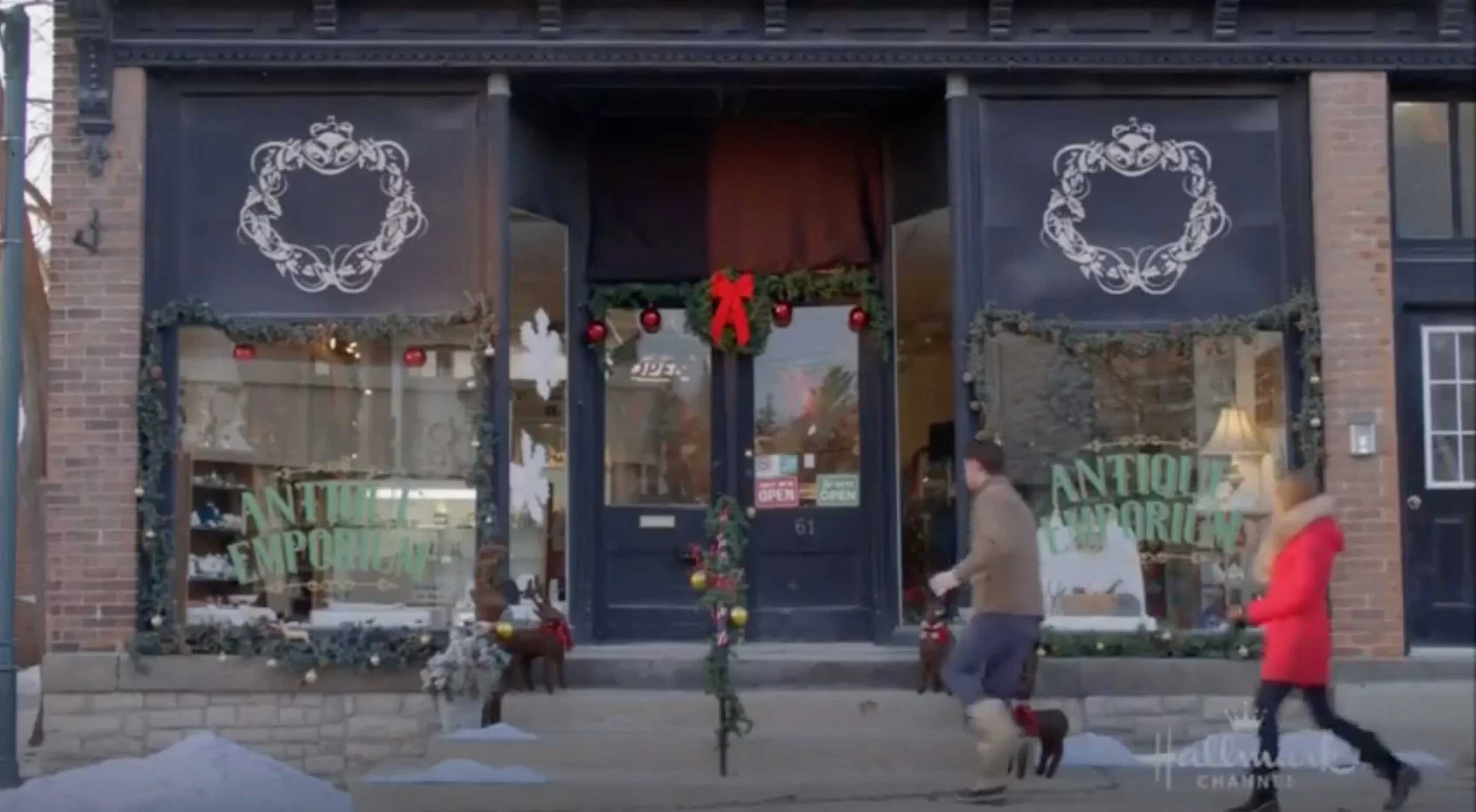 christmas-scavenger-hunt-hallmark-channel-production-designer-jean-francois-clement