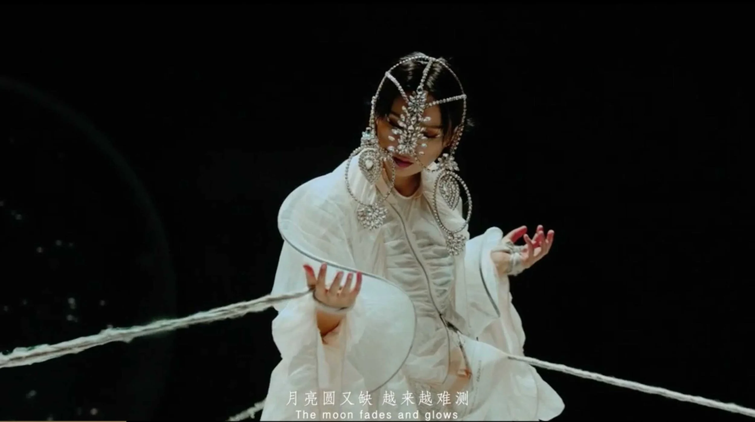 bibi-zhou-lunar-videoclip-production-designer-jf-clement