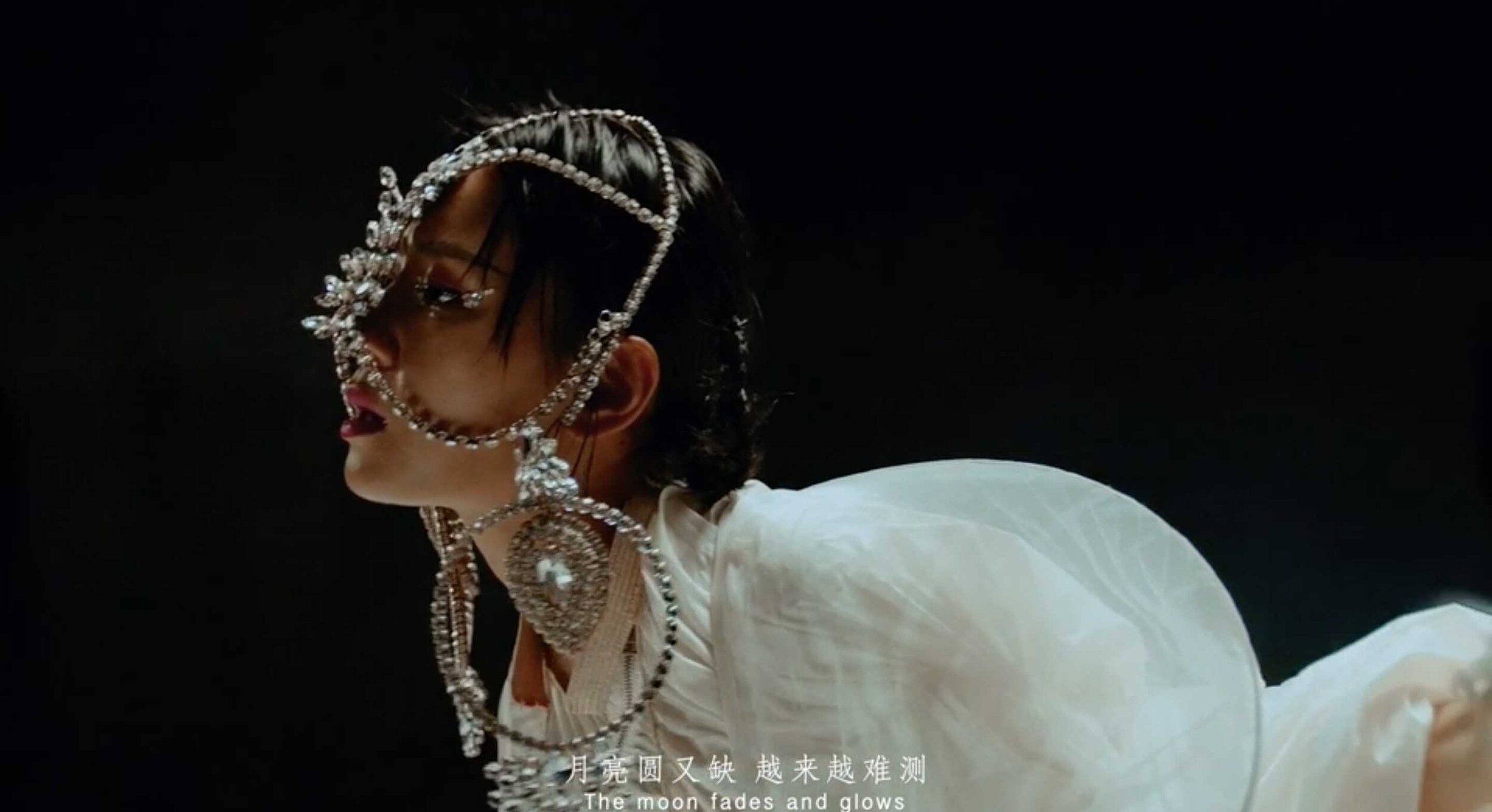 bibi-zhou-lunar-videoclip-production-designer-jf-clement