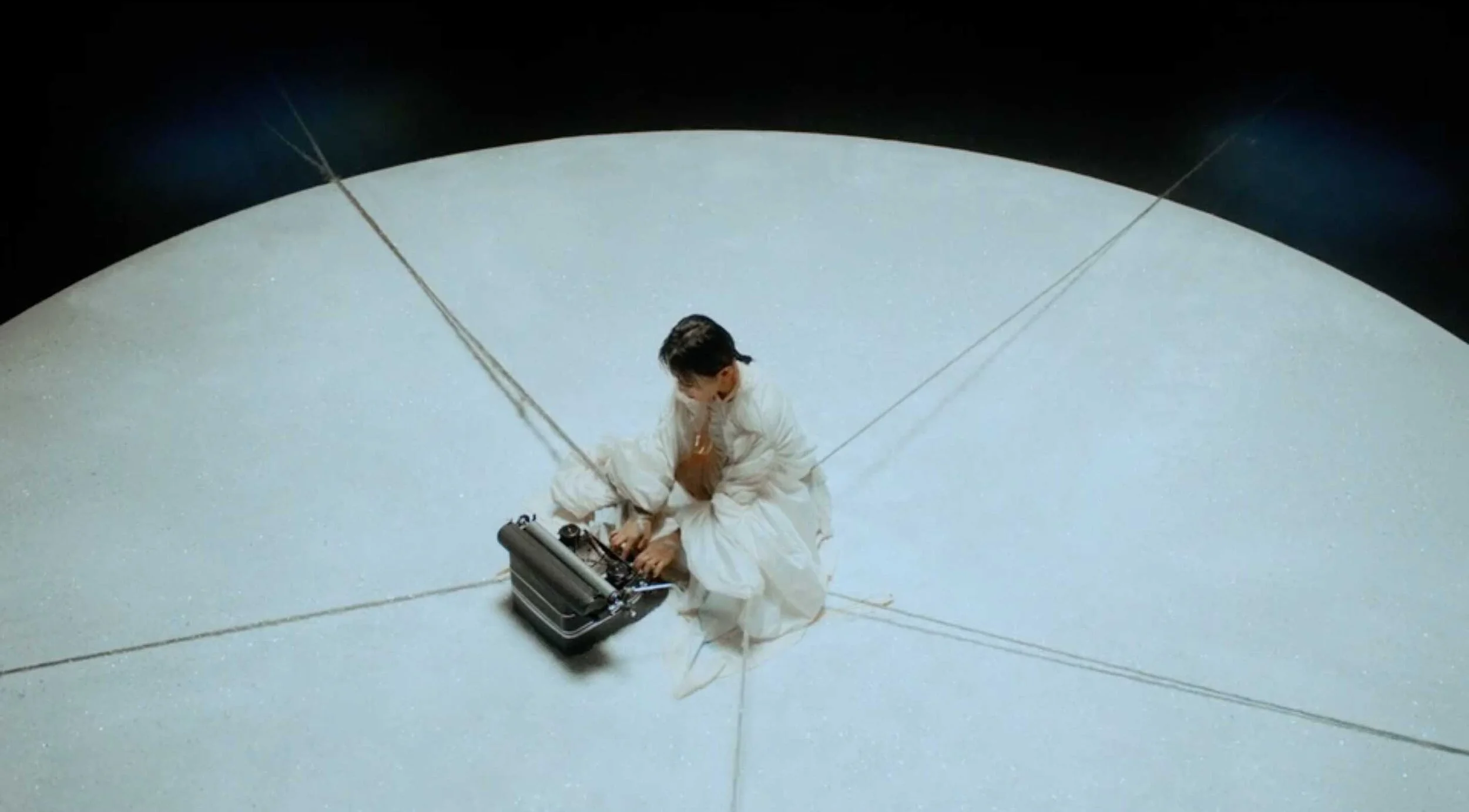 bibi-zhou-lunar-videoclip-production-designer-jf-clement