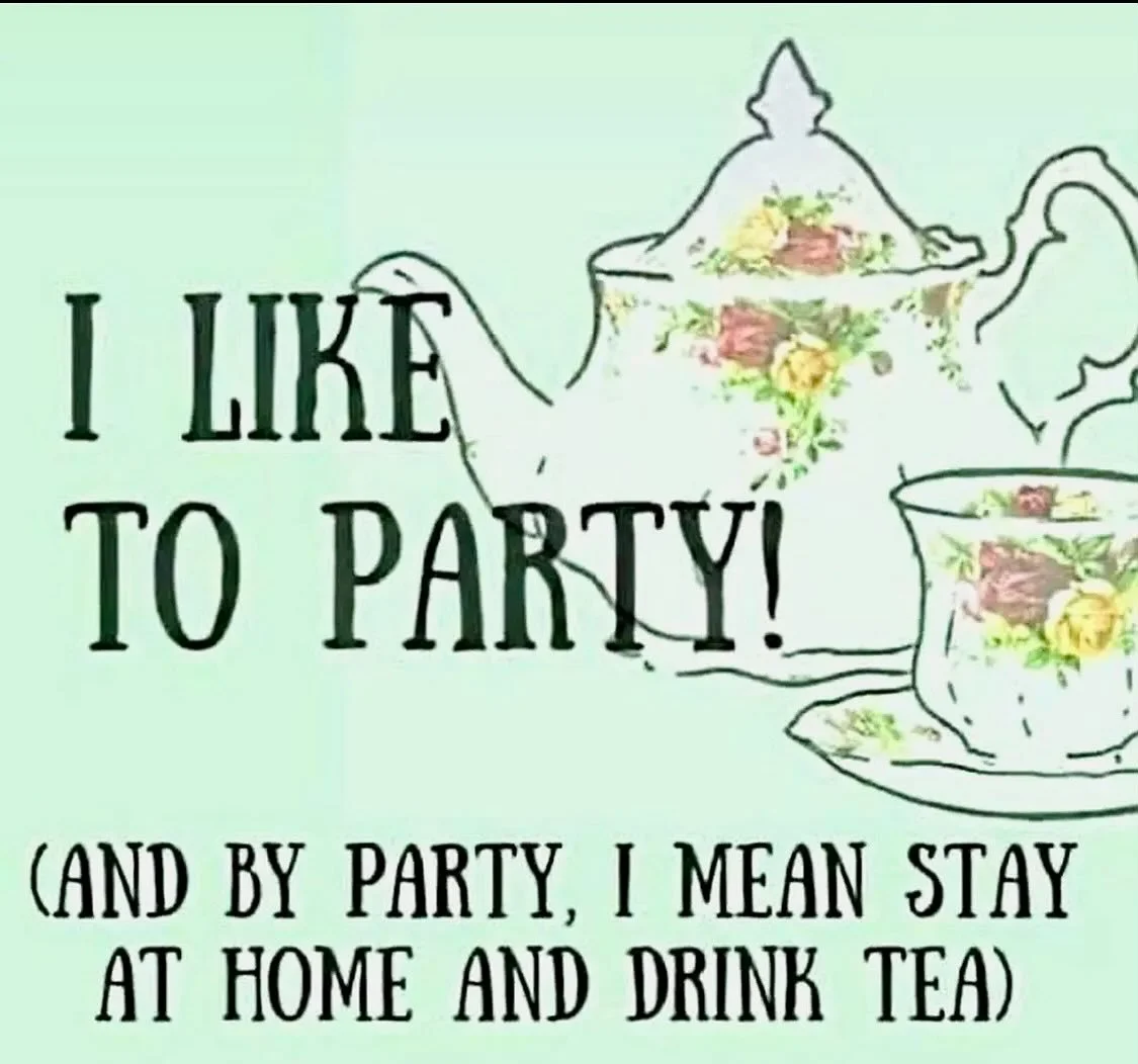 Happy Tuesday Tea friends! Who can relate ? 🥰🫖