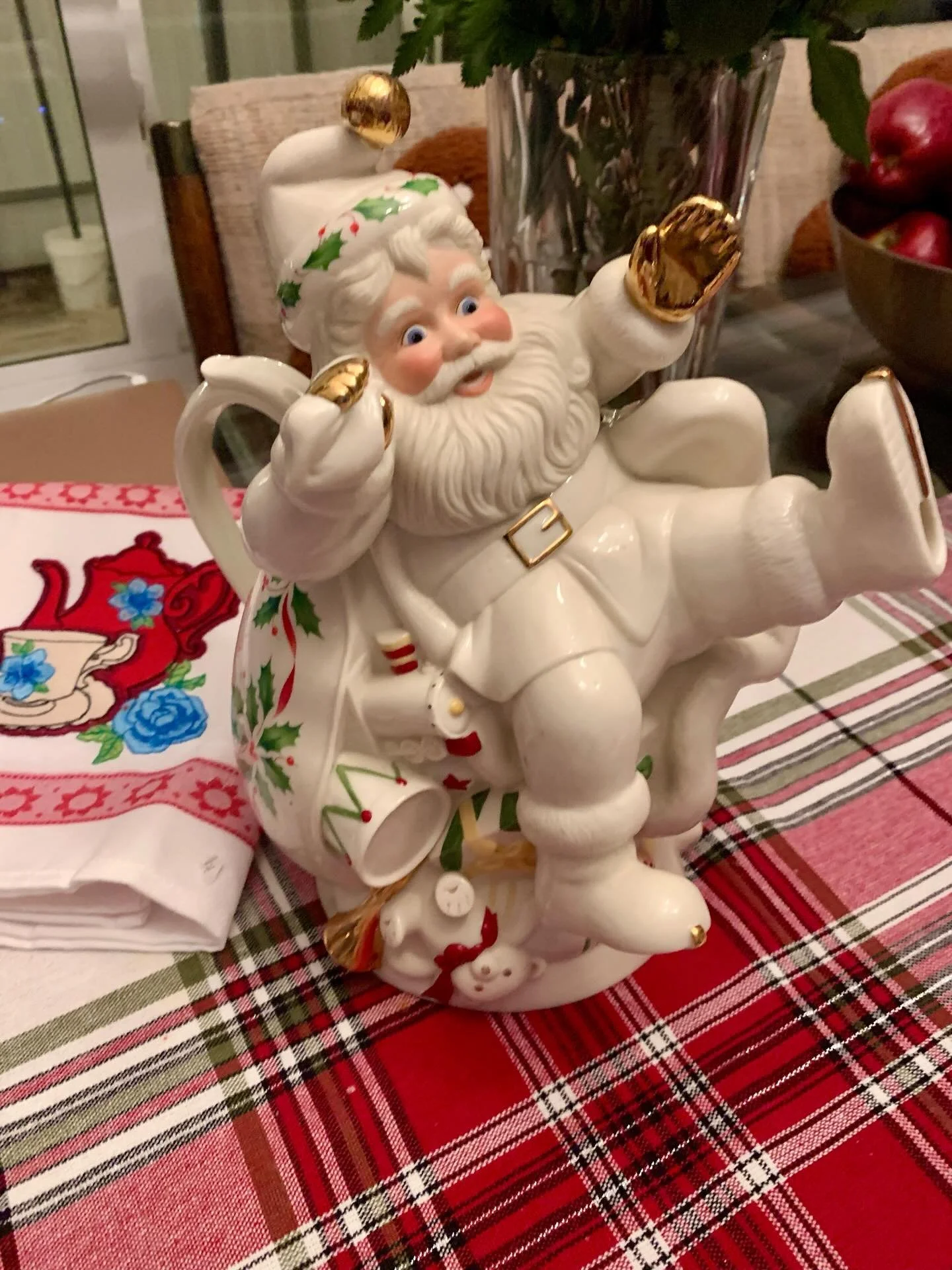 THANK YOU Donna @rarechinafind for the MOST AMAZING Christmas Santa Tea Pot and lovely tea towel! I will treasure always. ❌🫖 If you are looking for unique gifts tea and otherwise check her shop out today🥰 Curation Queen !