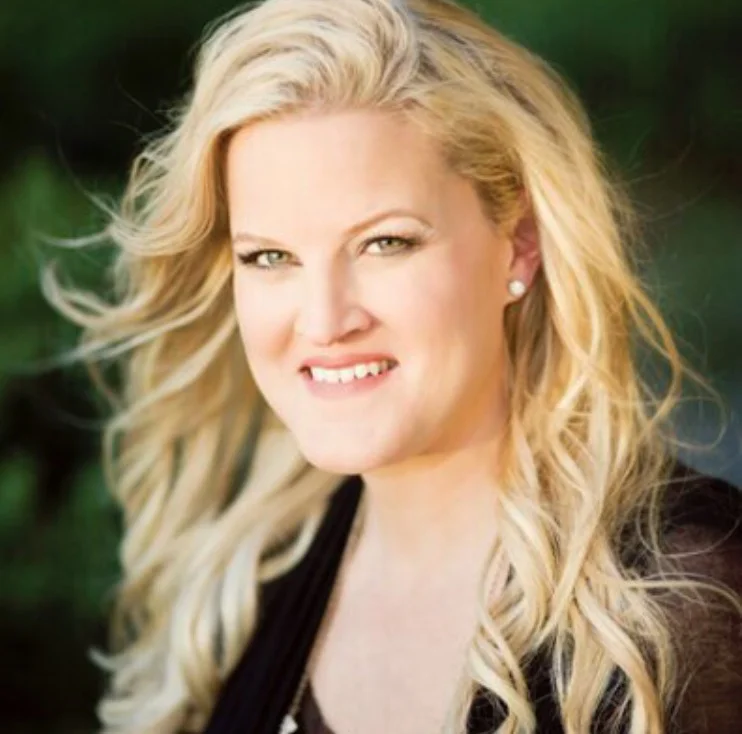Brooke headshot.png