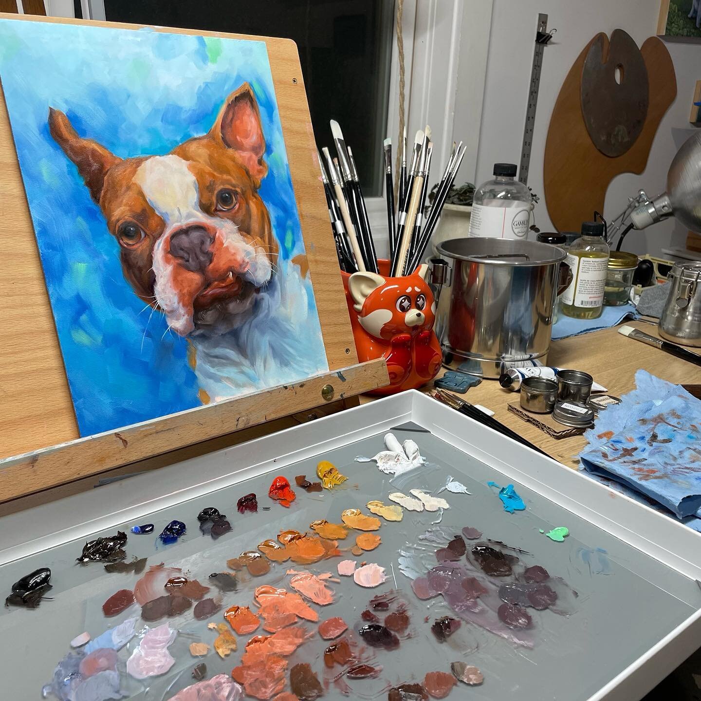 The Battlefield 😅 I&rsquo;m calling this one done! &ldquo;Francis&rdquo; will be on display very soon at @sirenssalon 😺
.
.
.
#dogportraitartist #portraitofadog #dogpaintings #animalart #petportraiture #oilpaintingportrait #oilpaintmess #gamblinoil