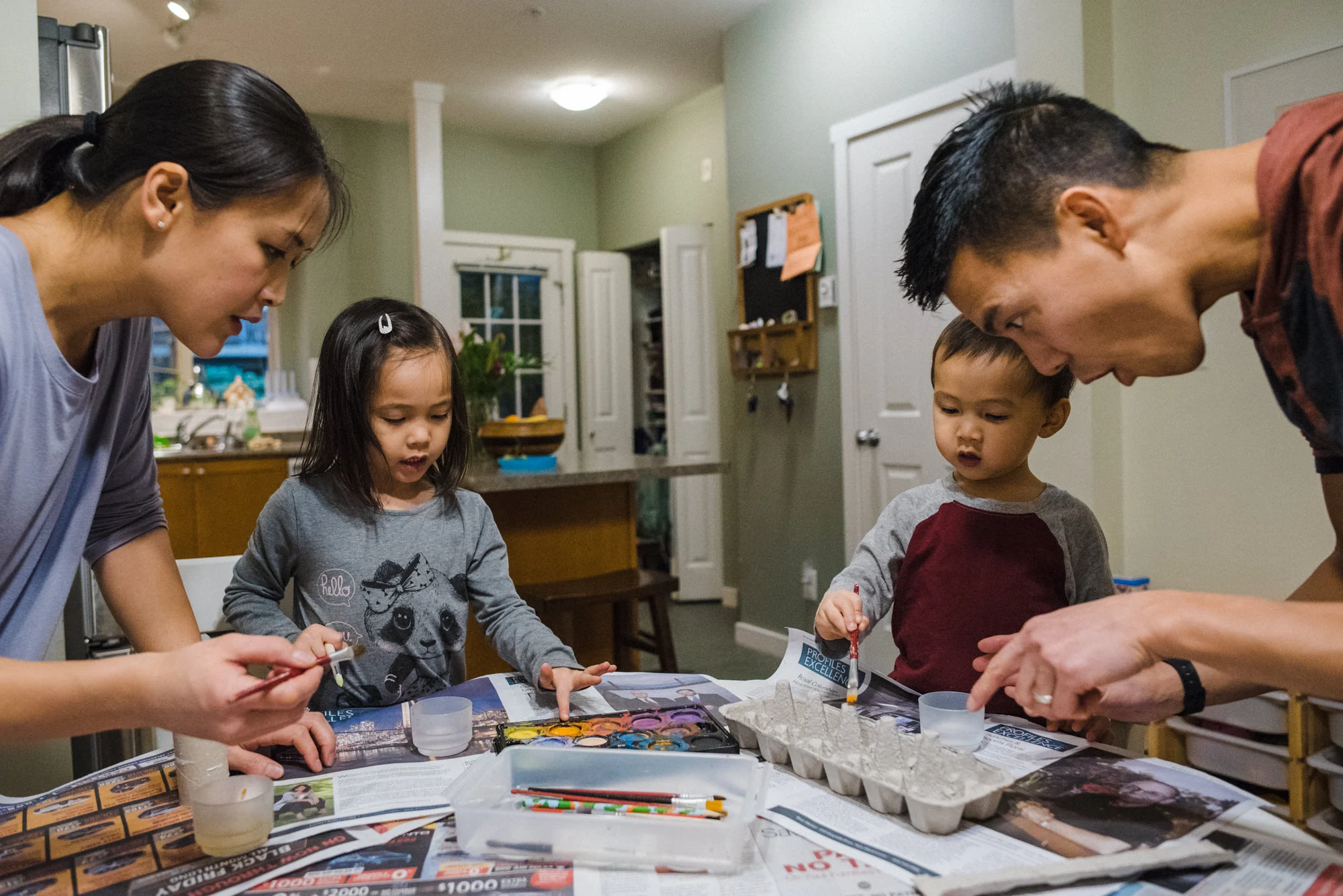 Vancouver Family Photos | Balloons, Cardboard Boxes, and Siblings