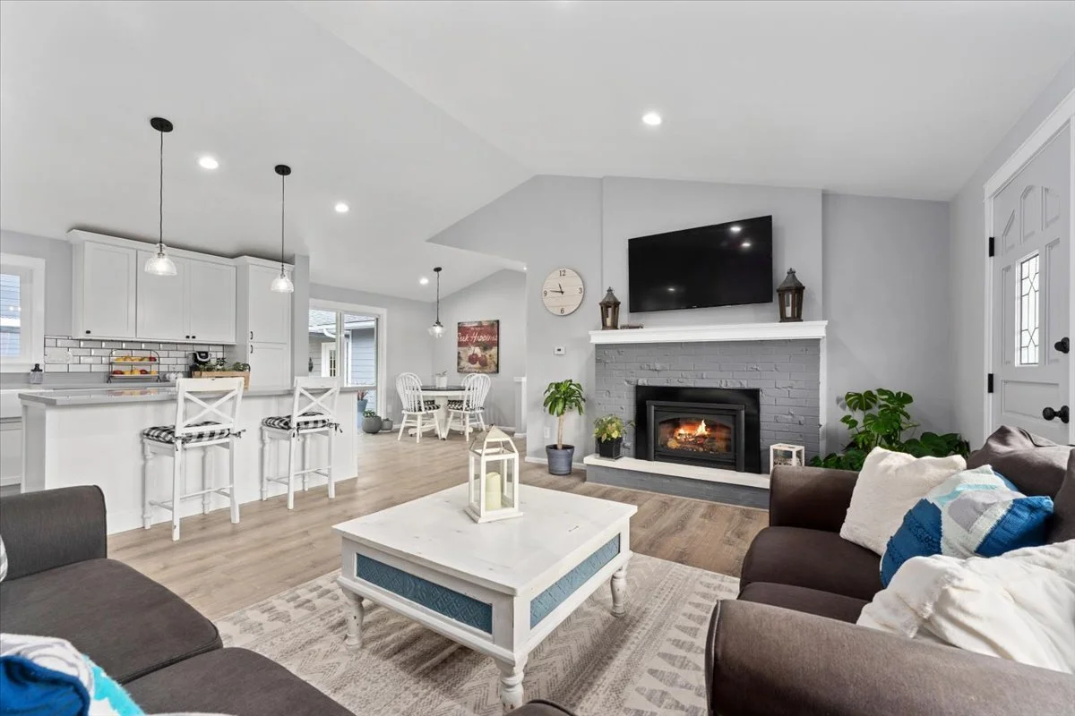 Gas fireplace, recessed lighting.