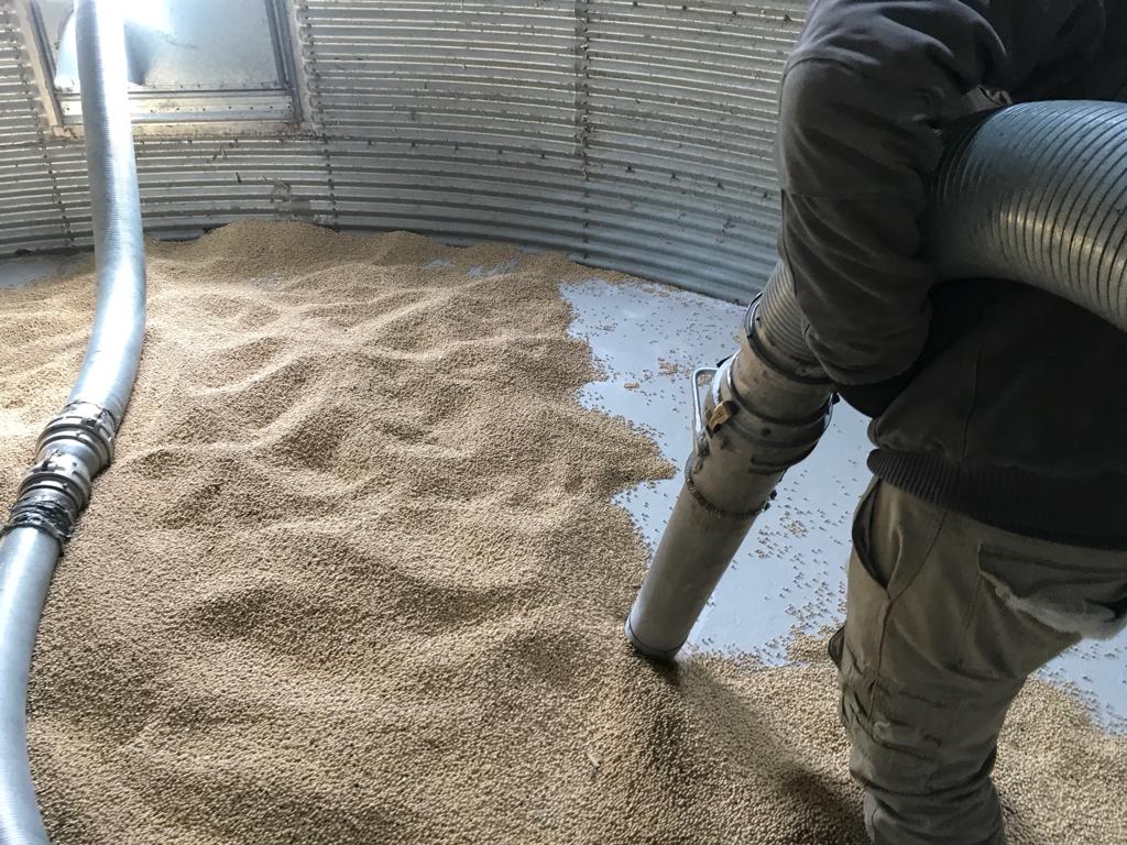 Grainvac used to empty grain bins