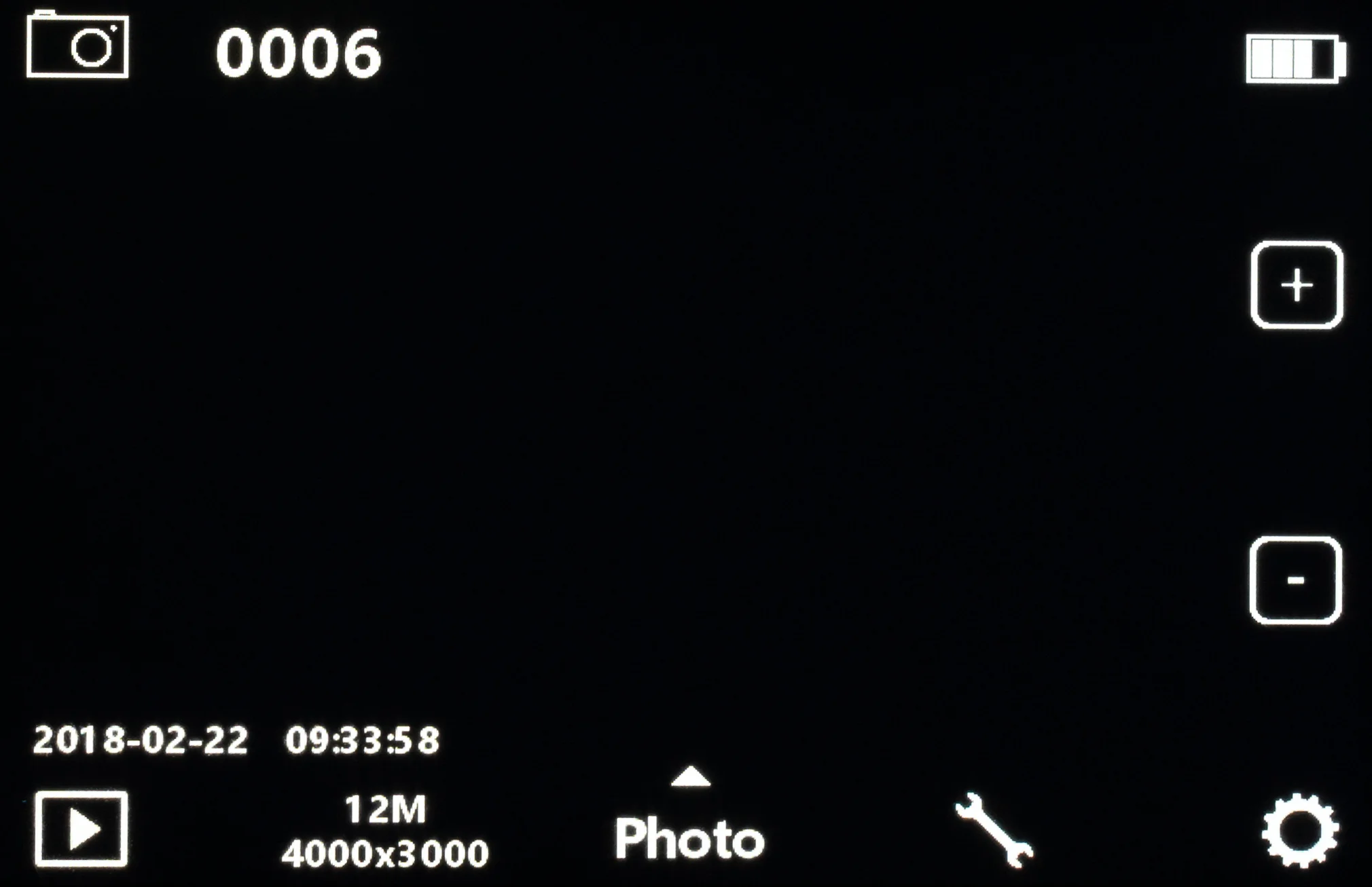 This is the home screen that you will see when you turn on the camera.