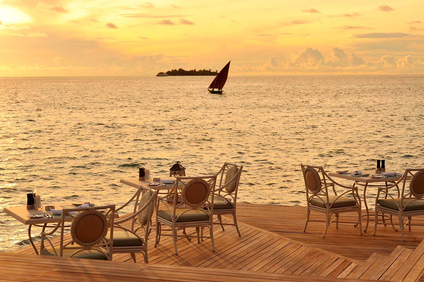 b2338-Ayada-Maldives-dining-Ocean-Breeze-restaurant--11-.jpg