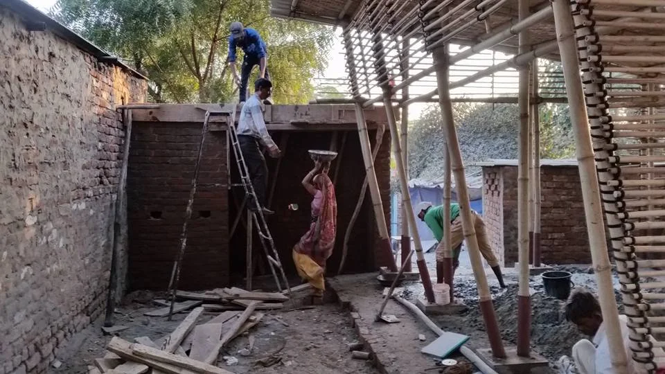 04_Bholu 14_Bakabhai and workers.jpg