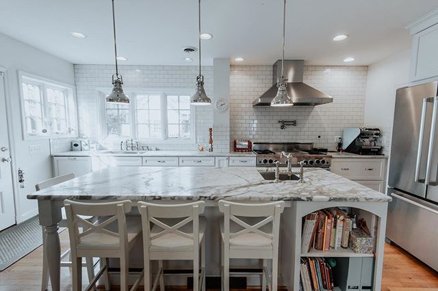 Another kitchen overhaul that turned out beautifully!

Our approach towards renovations like these is to create a space that takes advantage of natural light, offers more efficient cabinet space, and makes it a room you want to use.&nbsp; Espresso ma