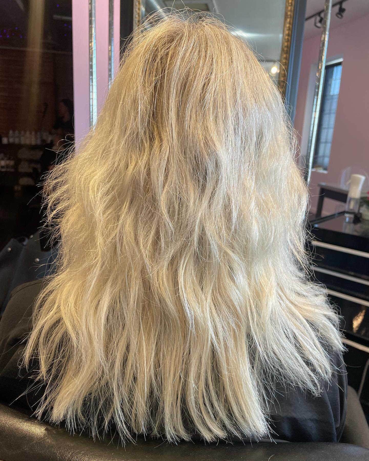 Before and after magic sleek by @sydneyjdoeshair!! Are you looking for smoother hair? This formaldehyde free smoothing service might be for you! #asalonnameddesire #magicsleek #formaldehydefree #formaldehydefreehair #hairsmoothingtreatment #smoothhai