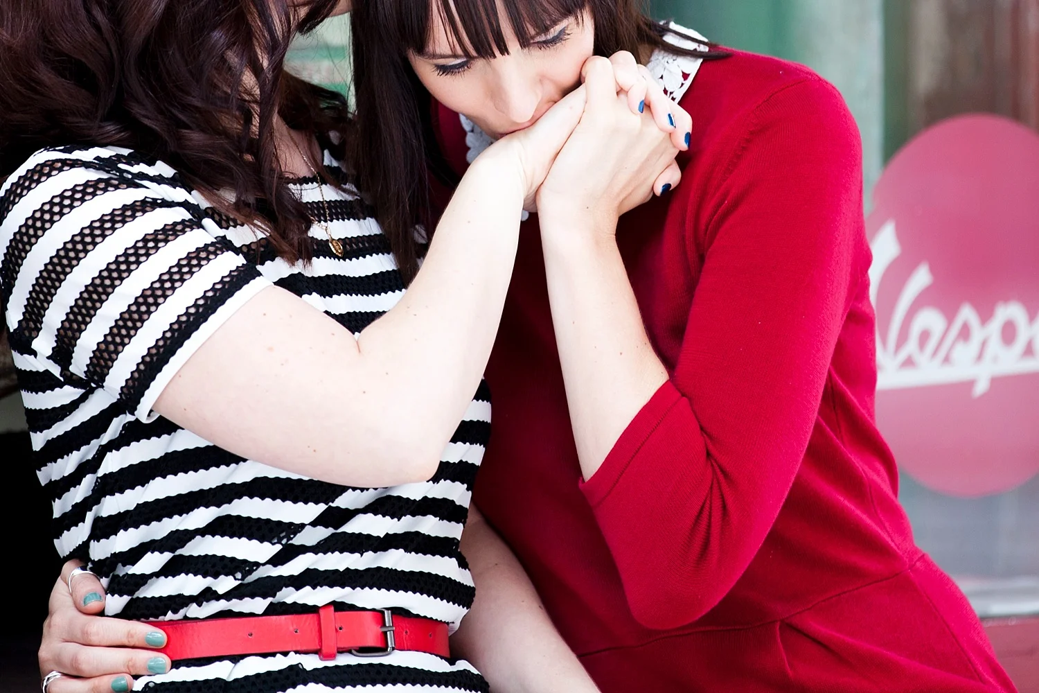 A BEAUTIFUL SUMMER LGBTQ ENGAGEMENT PHOTOSHOOT IN LONDON