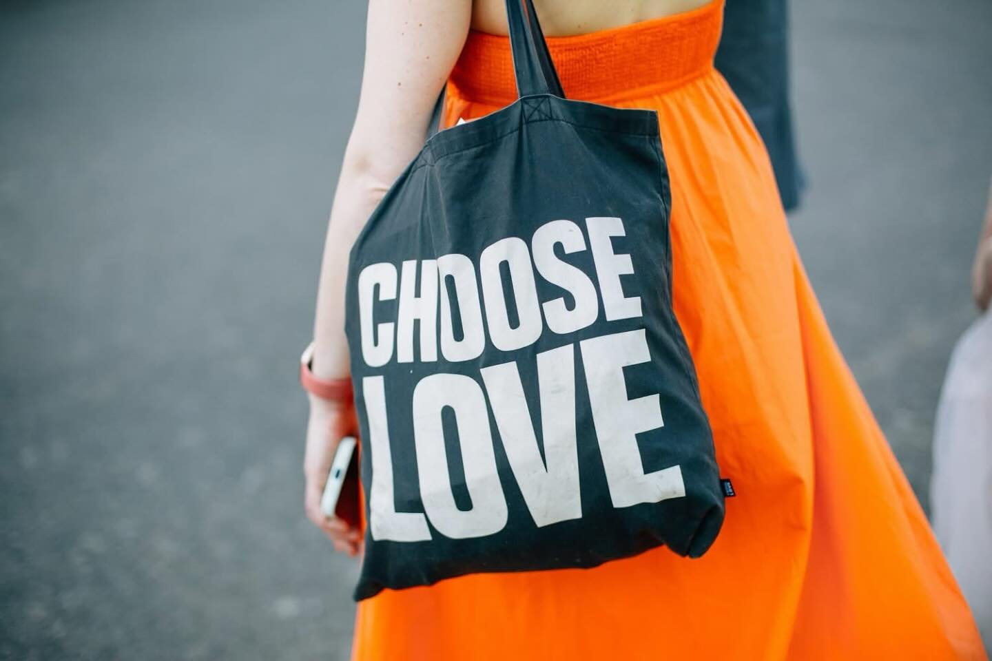 A simple moment, a powerful message!

One of the guests at Lukas &amp; Sebastian&rsquo;s wedding at Morden Park House had this bag: CHOOSE LOVE.

I couldn&rsquo;t agree more.
Weddings like this one, full of joy, authenticity and deep connection, remi