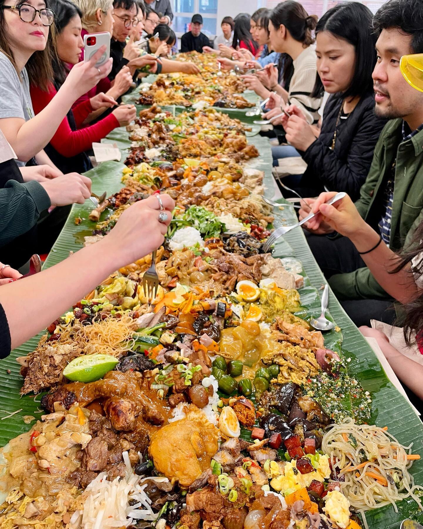 🧱 THE GREAT WALL OF RICE 🧱
Potluck # 17 was also the third annual banana leaf rice banquet. The theme is always &lsquo;rice killer&rsquo;. I lay down the leaves, everyone builds the feast. Construction today was smooth, efficient and collaborative.