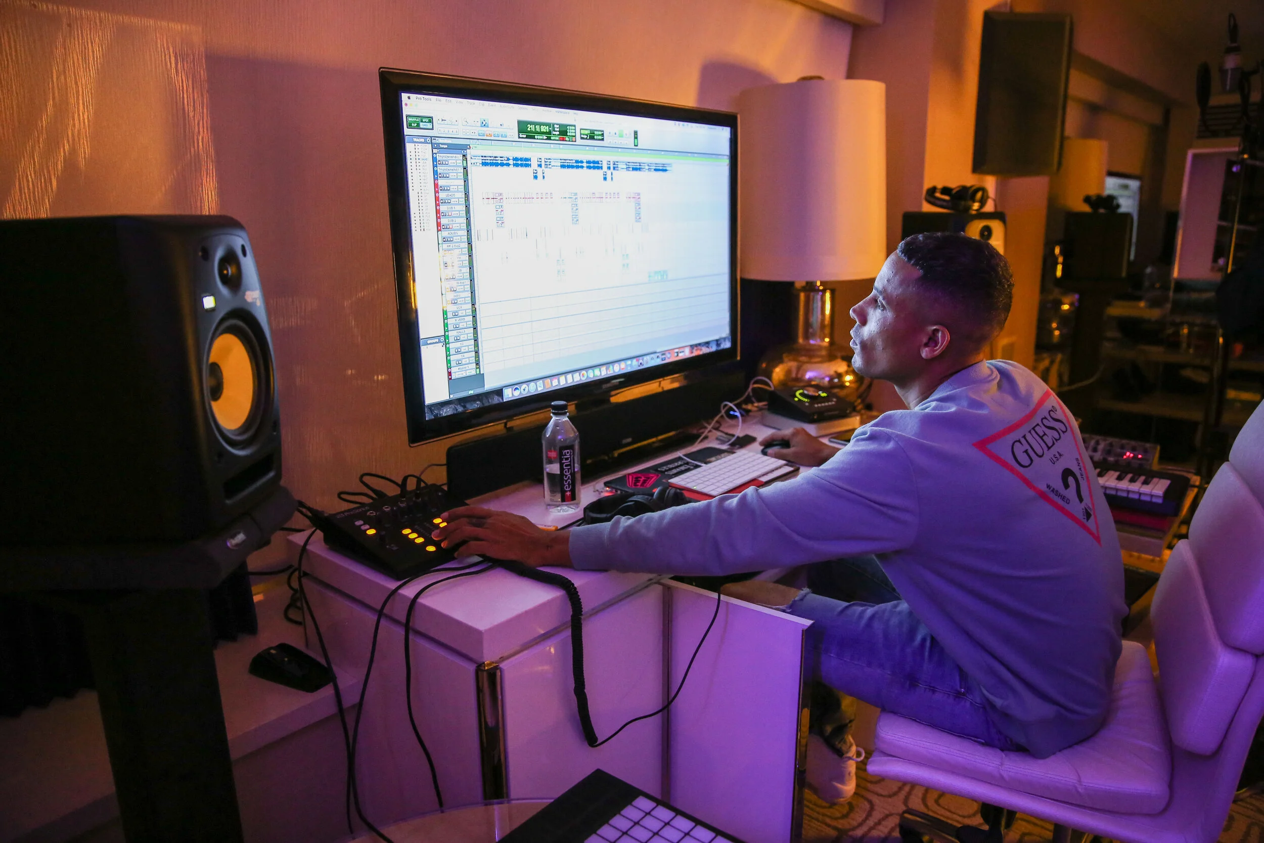 Remezcla Studios_itzel alejandra.JPG