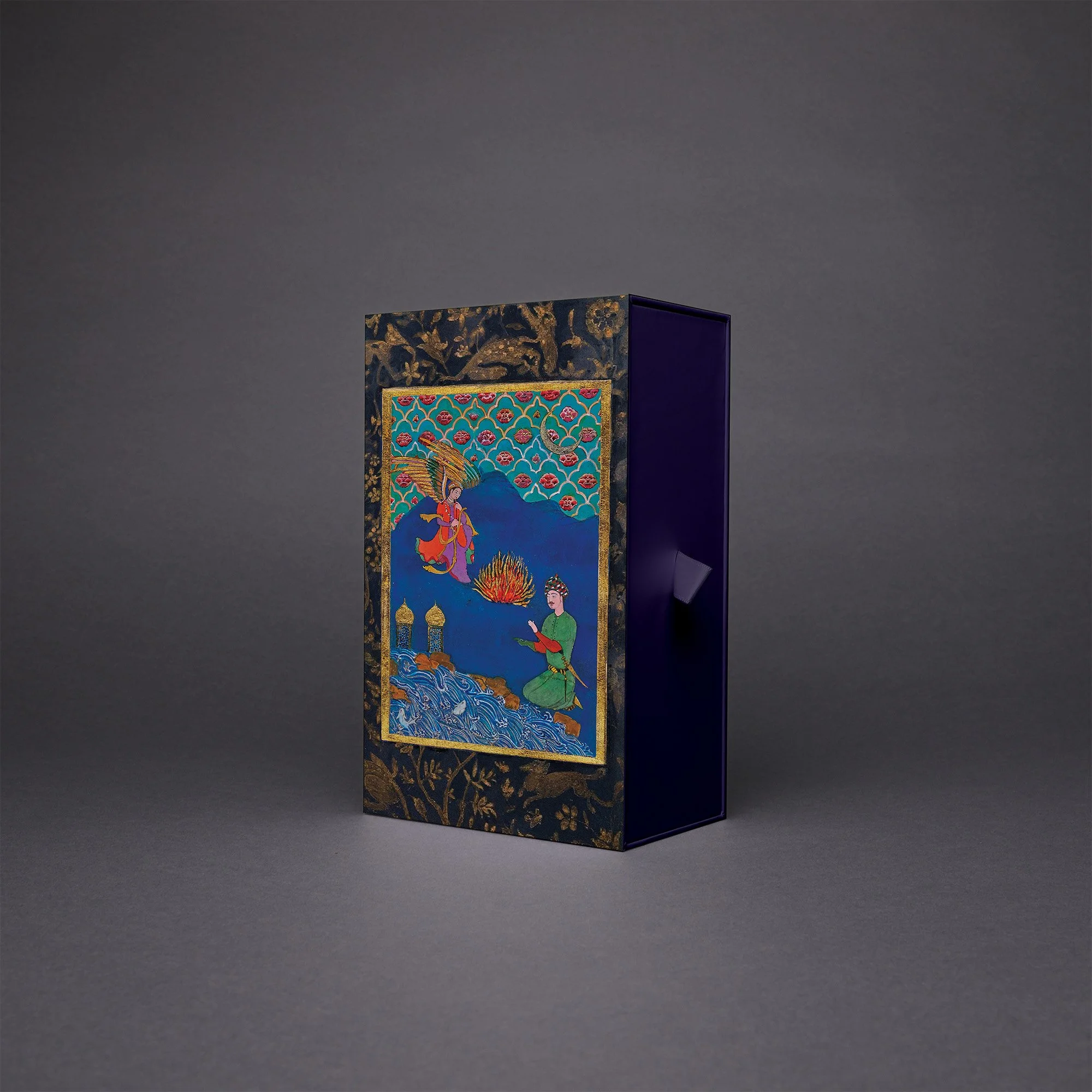 AL_AlfLaylah Box Mockups_RightView_4.13miraj.jpg