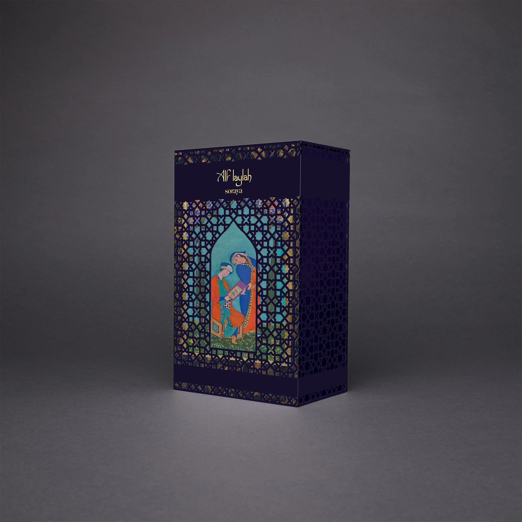 AL_AlfLaylah Box Mockups_RightView_4.13soraya_sleev.jpg