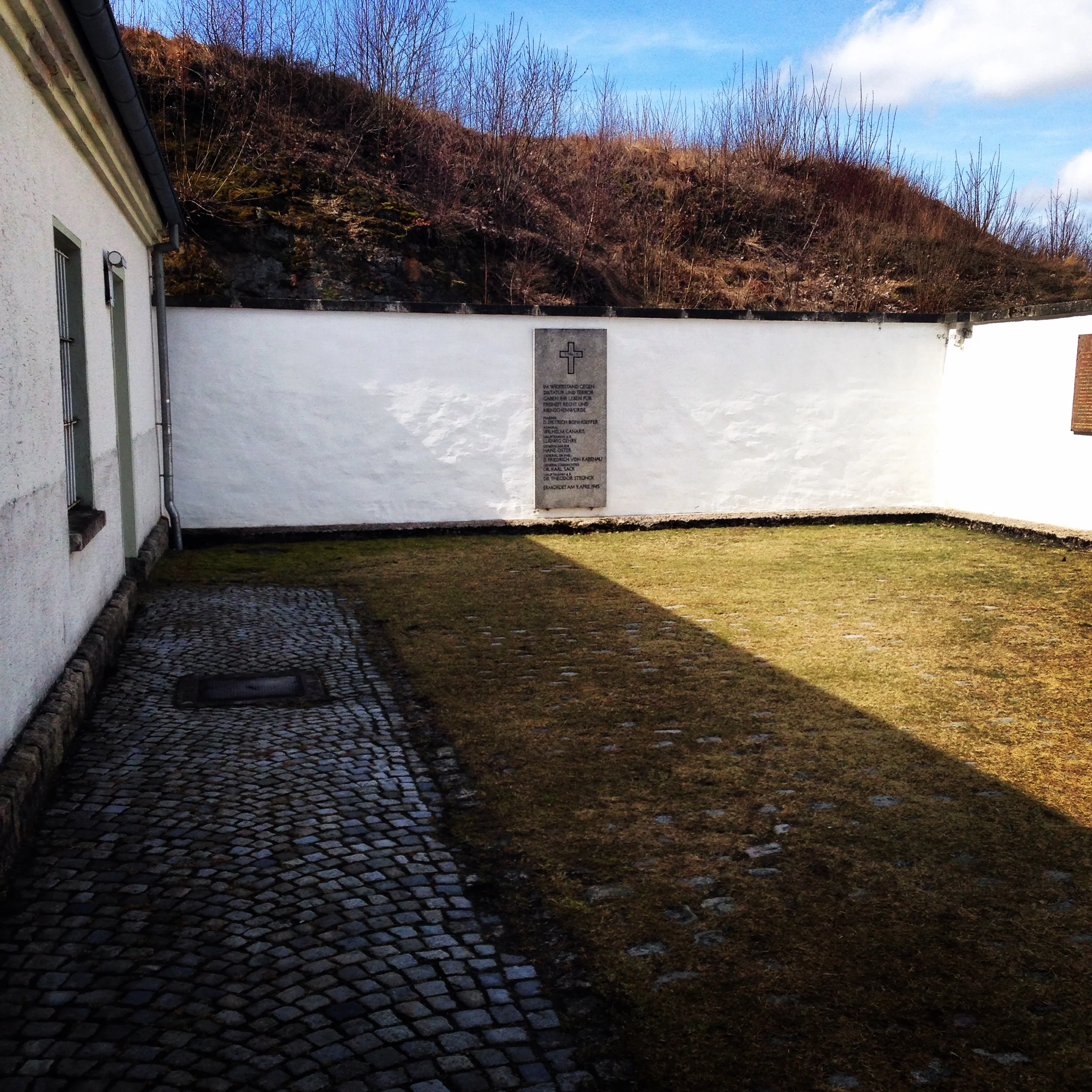 Execution spot in the courtyard. 