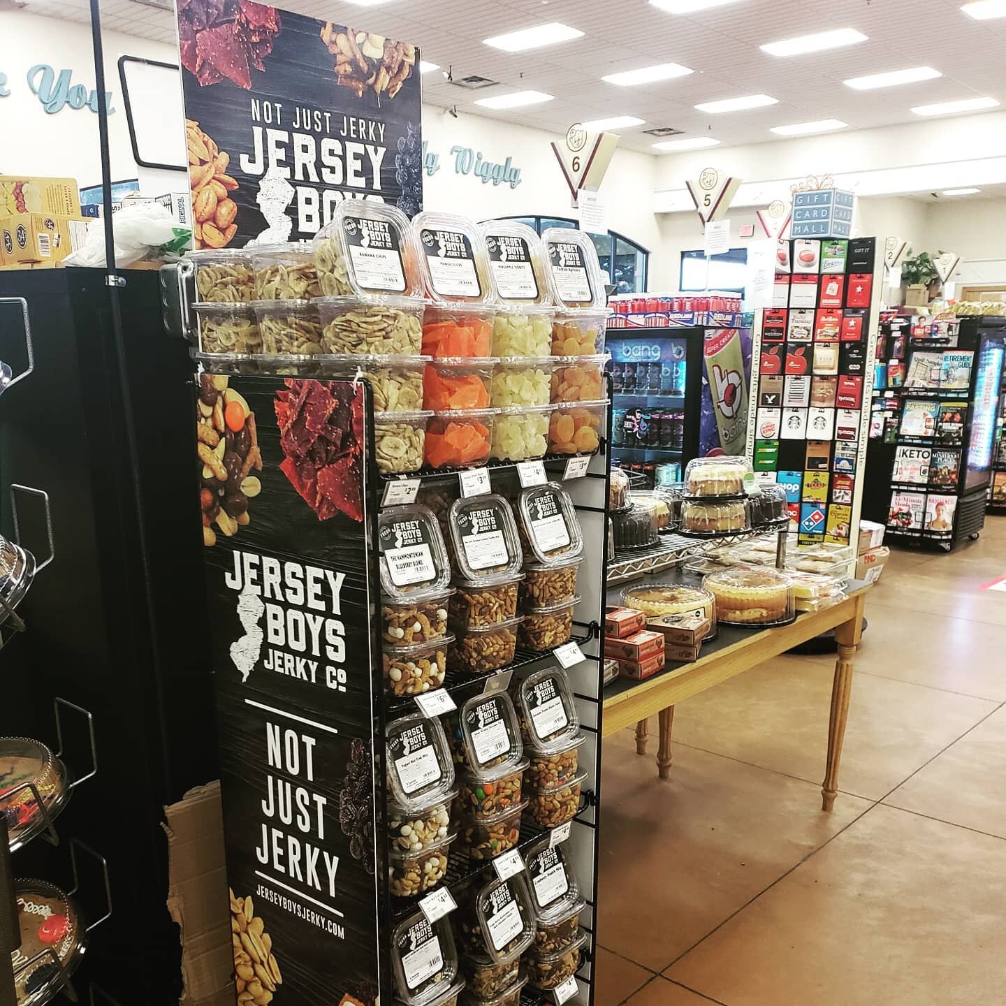 Here we Grow Again! JBJ products are now available at Piggly Wiggly, in Surfside Beach SC 

#pigglywiggly #surfsidebeach #sc #grocerystore #snacks #beefjerky #beefsticks #southcarolina #myrtlebeach #jerseyboysjerky #jerseyboysbrand
