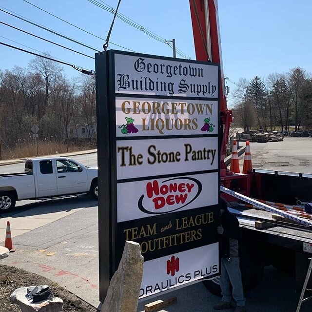 Signverse is a full service shop. From the footings to the lift. Check out this multi-tenant #illuminated #pylon sign for the great people @georgetown_building_supply #signs #installation #crane #skyhook #custom #handmade #madeinmassachusetts