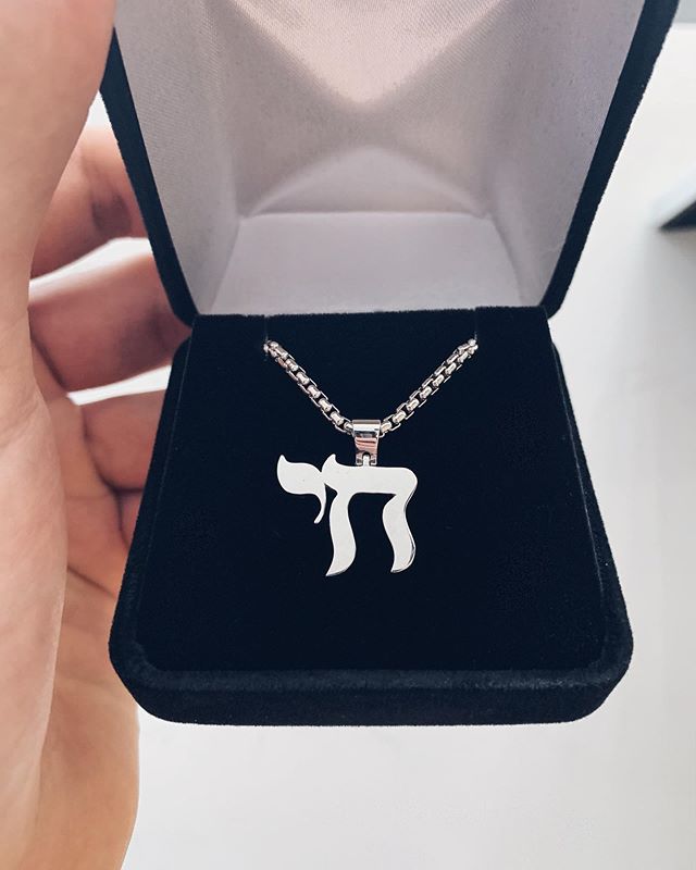 Another #chai pendant for my brother @zuk39 ...
...
...
...
...
...
...
#janefinch #custom #ring #gold #onyx #toronto #jewelry #18k #silver #janefinchclub #jointheclub #caratclub #bythecarat #ringcometrue #carats #diamonds #diamond #moissanite #etern