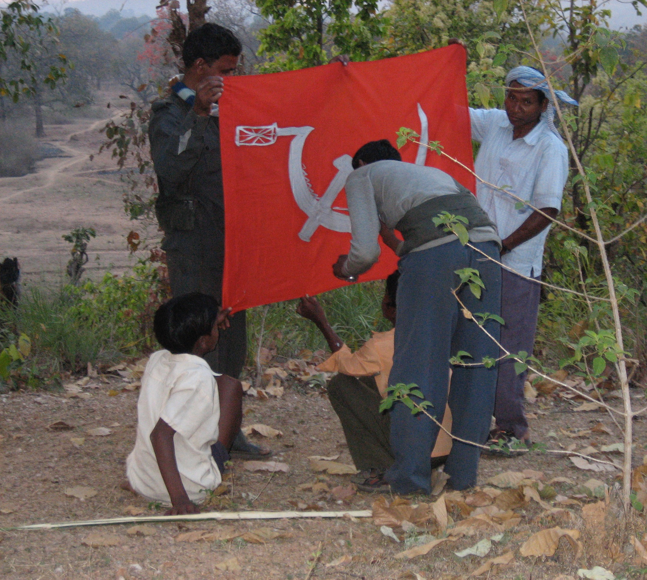 Z5 Painting the Maoist flag.jpg