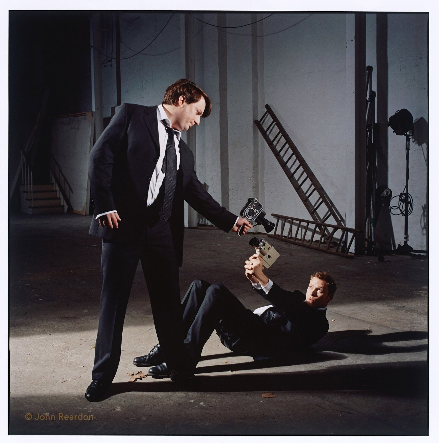 PEEP SHOW.&nbsp;&nbsp;
David Mitchell &amp; Robert Webb.

Photographed at Holborn Studios &copy; John Reardon.

Follow @johnreardonarchive for more unpublished &amp; archive materials

@johnreardonarchive
#johnreardonarchive #johnreardon #analogue #f