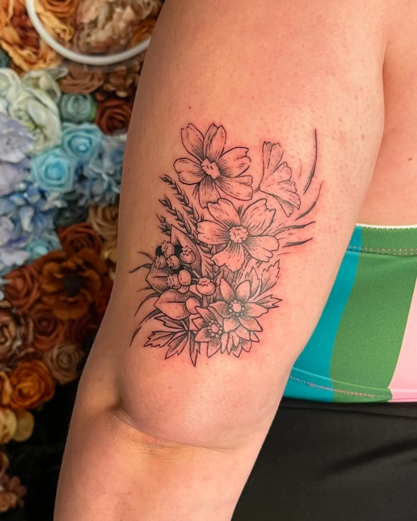 Marie is an amazing baker and asked me for some native botanicals for her arm. I tried to capture a similar feeling as the way she decorates her cakes and THEN she walked in with a beautiful carrot cake for me 😭

I really love yall. Thanks for trust