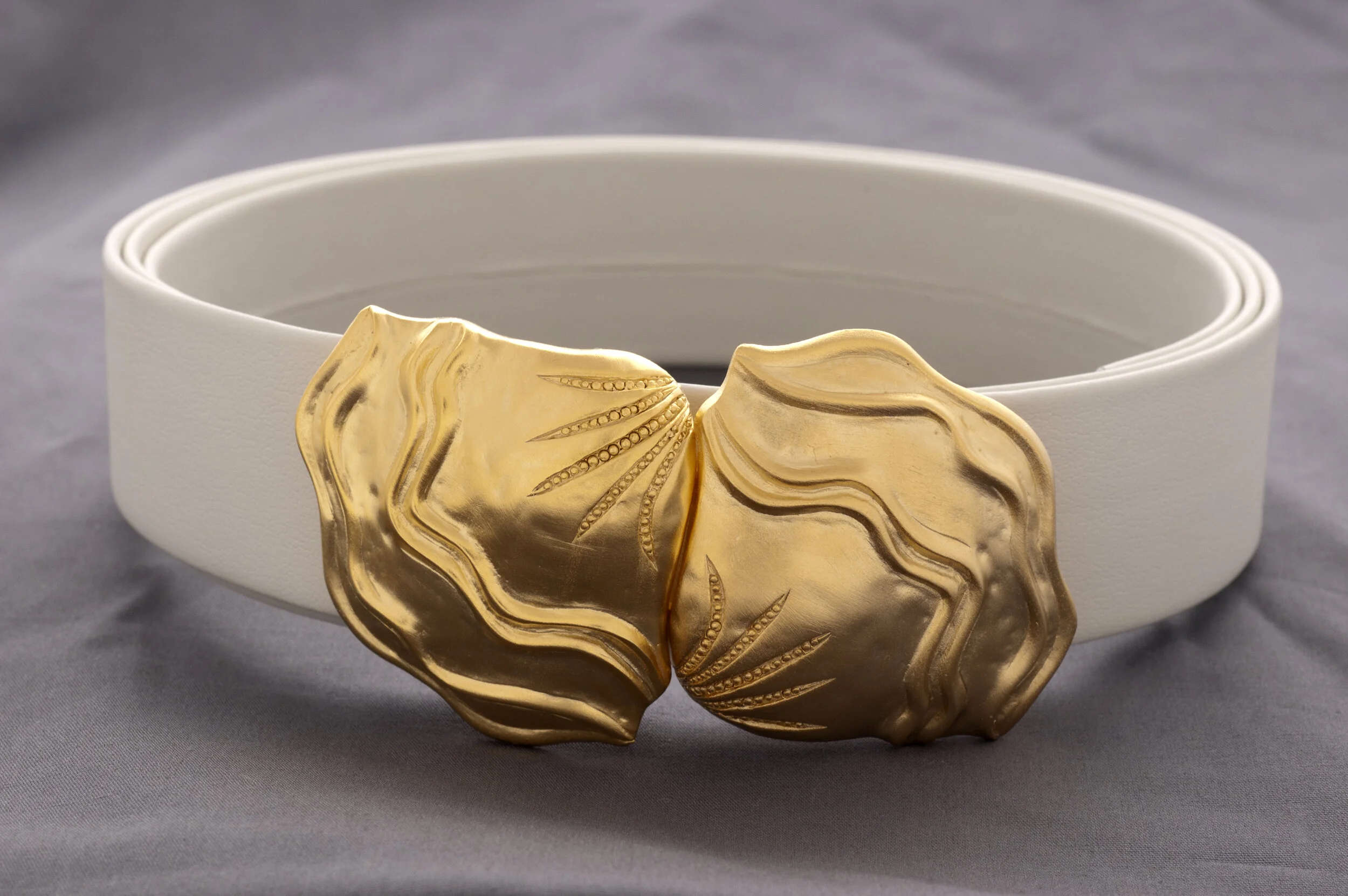 Oyster Shell/ Matte Gold Interchangeable Buckle