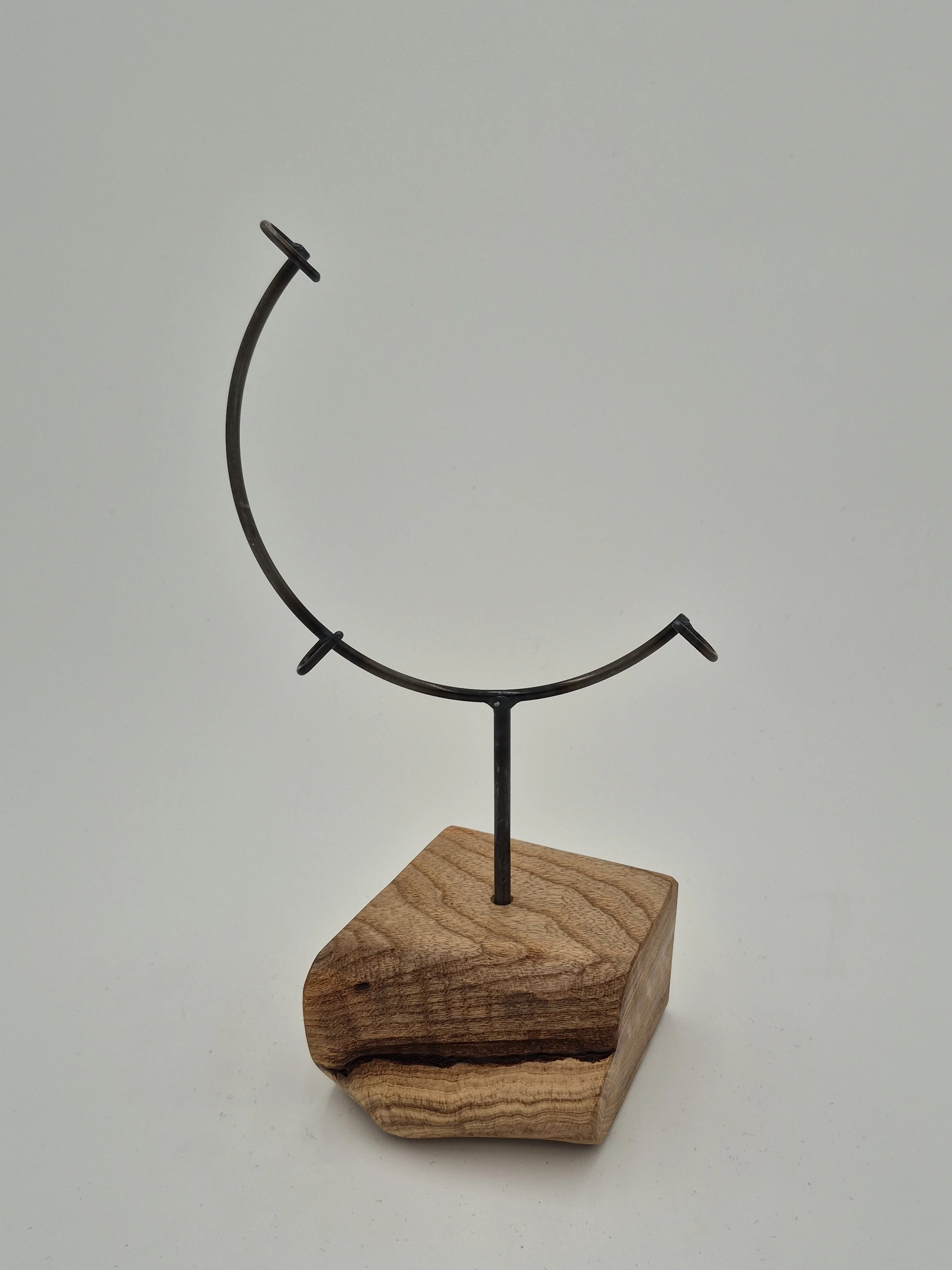 8" round glass stand on maple