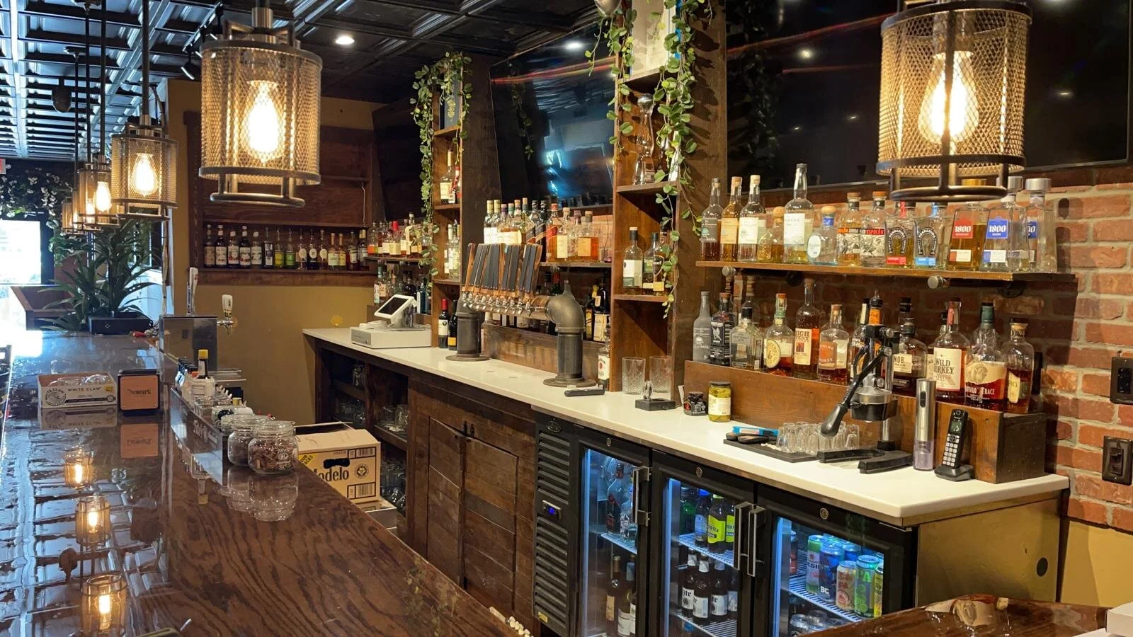 Reservations — Barrel & Brew Bar & Liquor