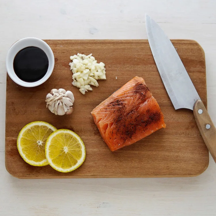 Salmón y salsa de limón