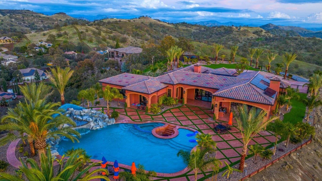 Creating the Perfect Backyard with Freeform Pool Designs in Fresno