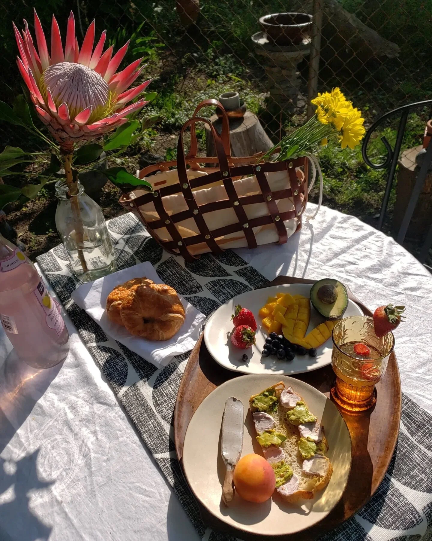 F1E8AD7C-0323-4D7B-956B-B6D165DADDC9