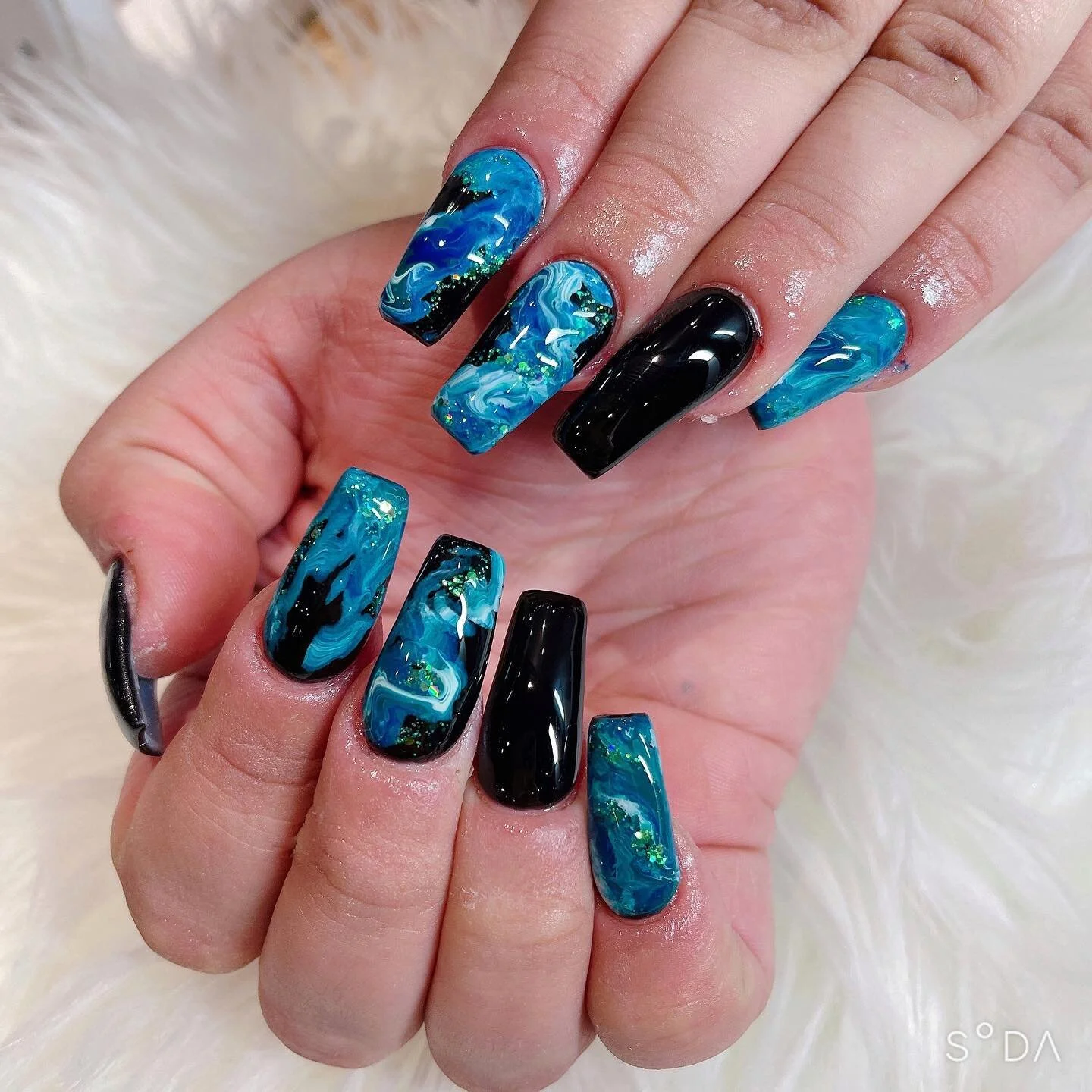 wallpapers Emoji With Long Nails And Lashes https www blissandspa com
