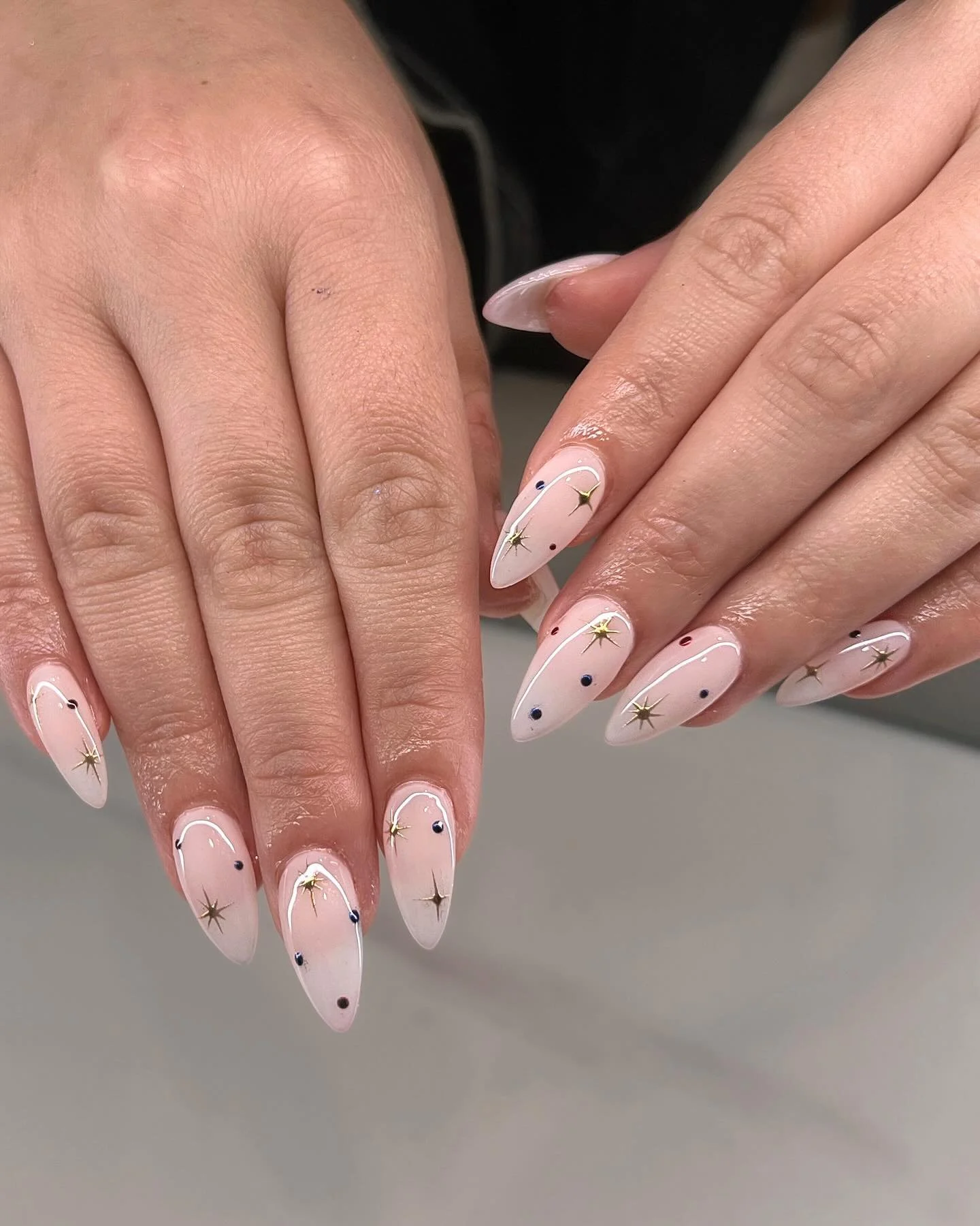 ✨ Starry Minimalist Glam ✨
When you want classy with a touch of sparkle 🌙⭐ Annie nailed it with this delicate design &mdash; soft blush base, clean white arcs, and tiny constellation-inspired accents that catch the light just right.

Perfect for any