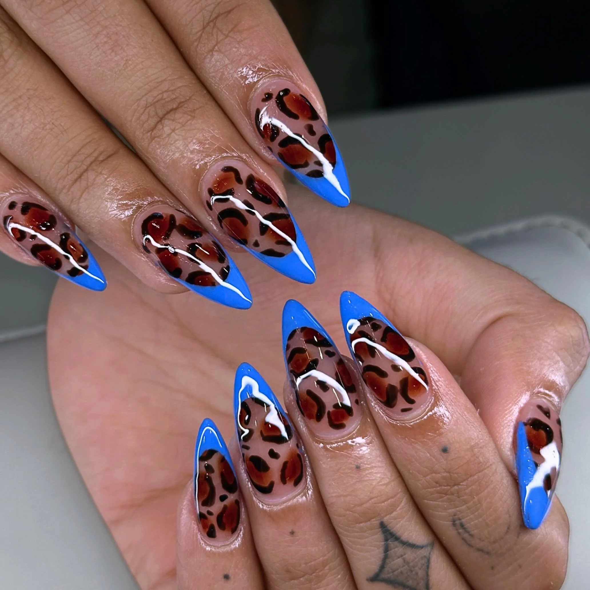 ✨ Fierce meets chic ✨ Ashley turned this classic leopard print into a statement with a pop of electric blue &mdash; the perfect blend of bold + trendy.

🐆 Leopard print detail
💙 Vibrant cobalt French tips
⚡ Sleek glossy finish

This design is givin