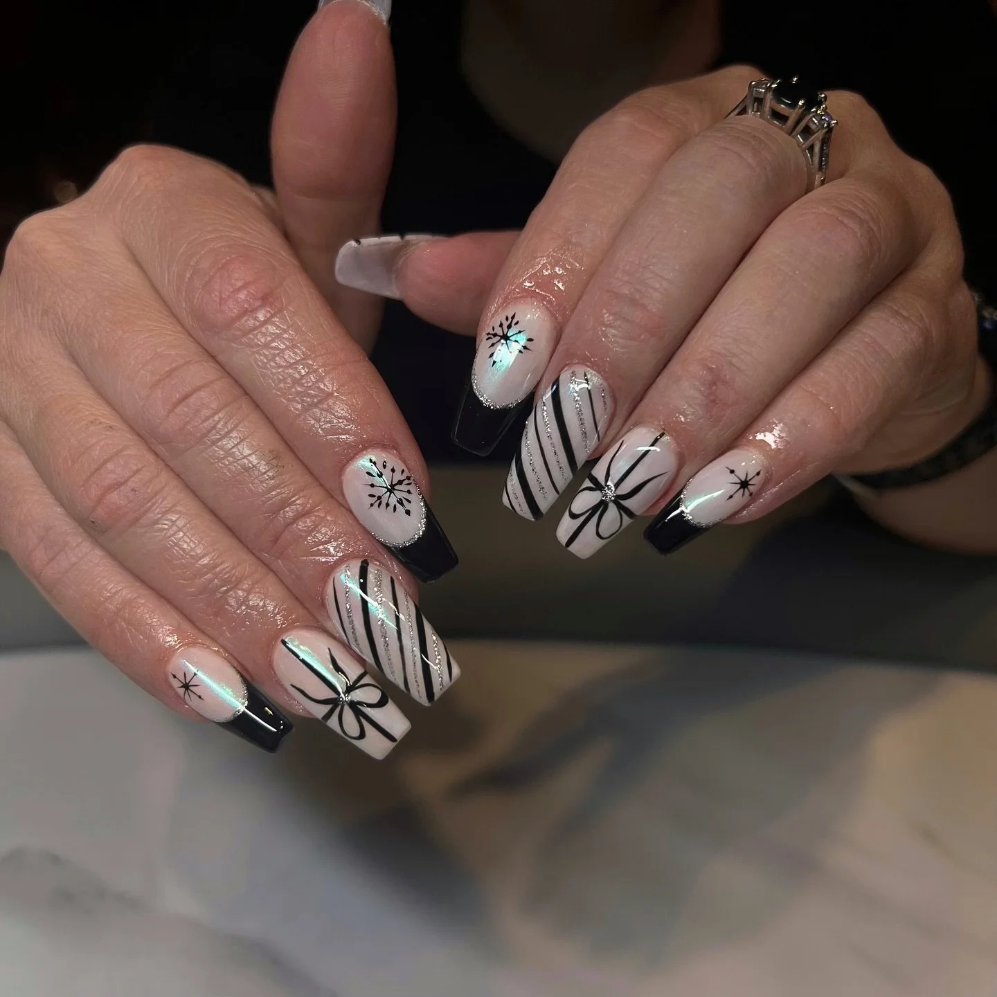 ❄️ Holiday-ready and picture perfect 💅
Annie just dropped this chic winter set &mdash; clean lines, crisp black &amp; white accents, shiny ribbon art and frosty details that scream festive glam.

Whether it&rsquo;s parties or cozy nights by the fire