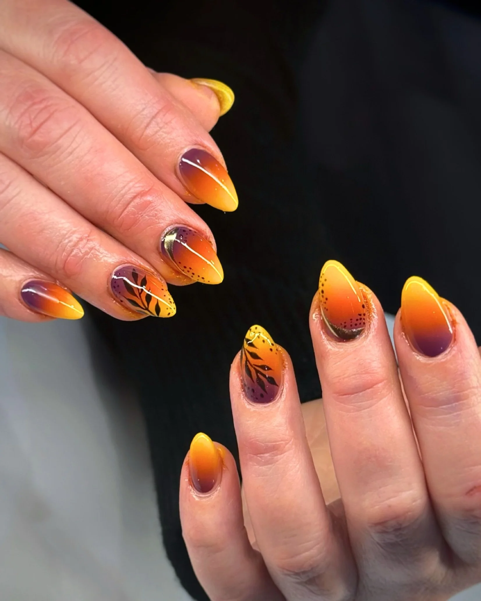 🔥 Sunset season on your fingertips 🔥
Saly brought the heat with this bold airbrush ombr&eacute; + leaf detailing &mdash; inspired by golden hour and made to stand out.
Every brushstroke, every blend, every detail? Handcrafted with intention.
📍Blis