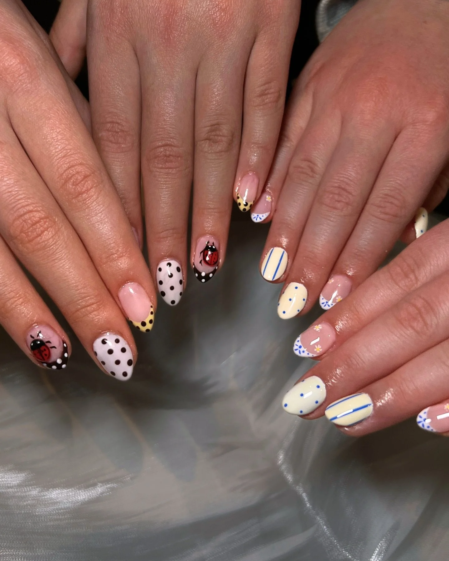 Big sis vs little sis&hellip; who nailed it better? 🐞💛✨

Same day, different vibes 💅
🐞 Big sis by Kevin
🌼 Little sis by Annie

#SisterNails #momanddaughterdate #nailsinspo #SpringNails2026 #bostonnailart