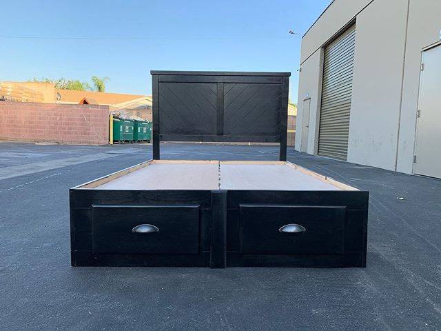 Full Size Platform Bed w/ 6 Storage Drawers 
Headboard style : Victor 
Color : #8 
#furniture #blackfurniture #handmadefurniture #losangeles #longbeach #costamesa #orangecounty #sandysbeds #platformsandals #storageideas #storagebed #beds #bedframe #s