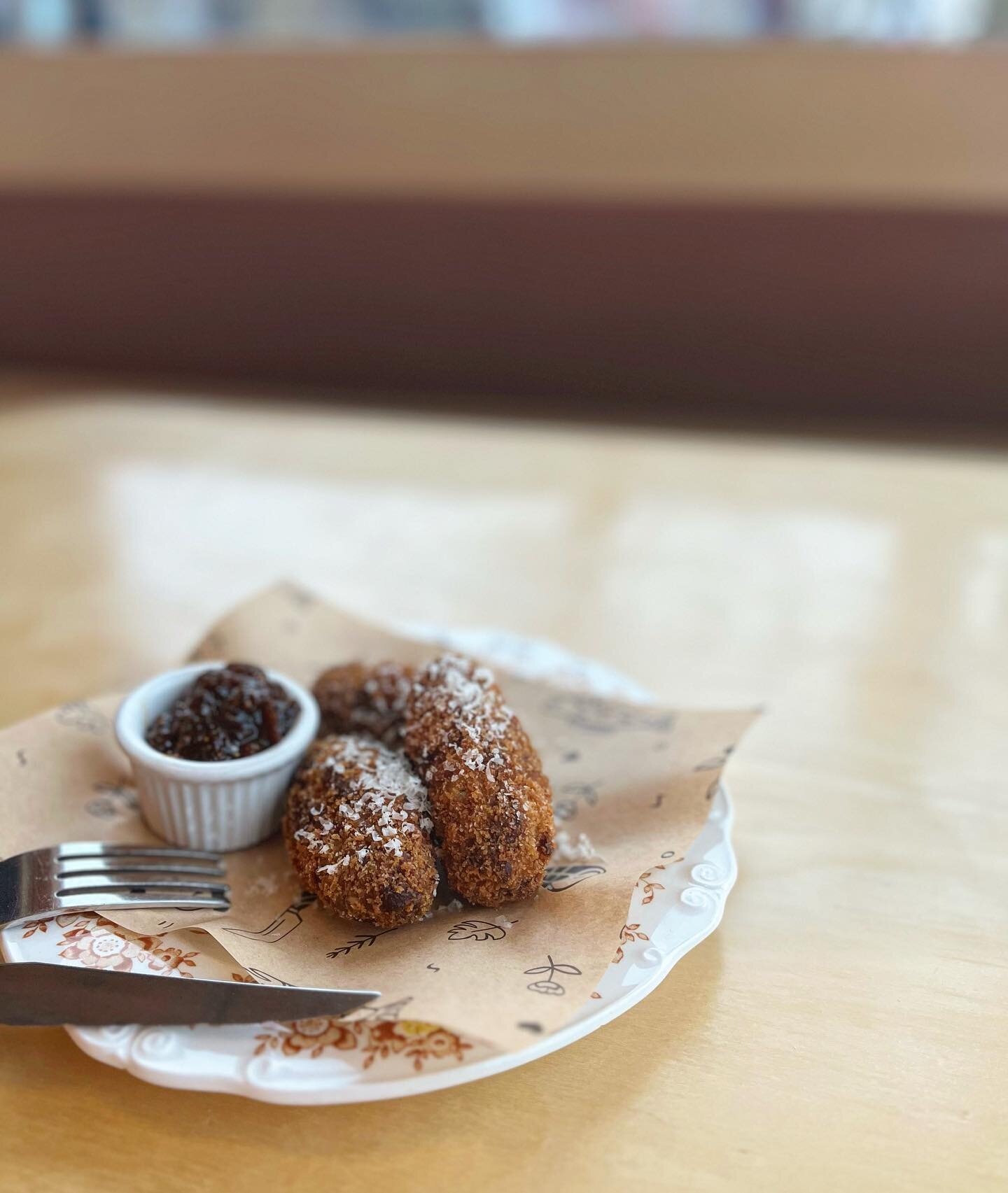 CROQUETTES! 

🍖🥒🧀🍖🥒🧀🍖🥒🧀🍖🥒🧀🍖🥒🧀🍖🥒🍖

Pork rillettes croquettes! Each one is stuffed with a gherkin and a chunk of cheddar cheese! They&rsquo;re served with a fig mustards. Tr&egrave;s simple! Tr&egrave;s bon!

On-till-they&rsquo;re-gon