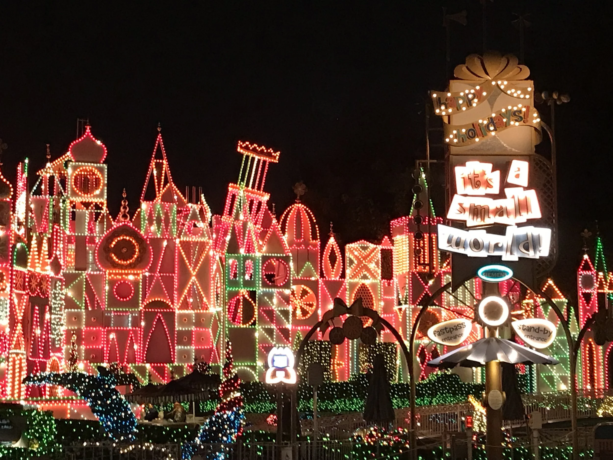 Friday Fives - Differences b/w Walt Disney World and Disneyland