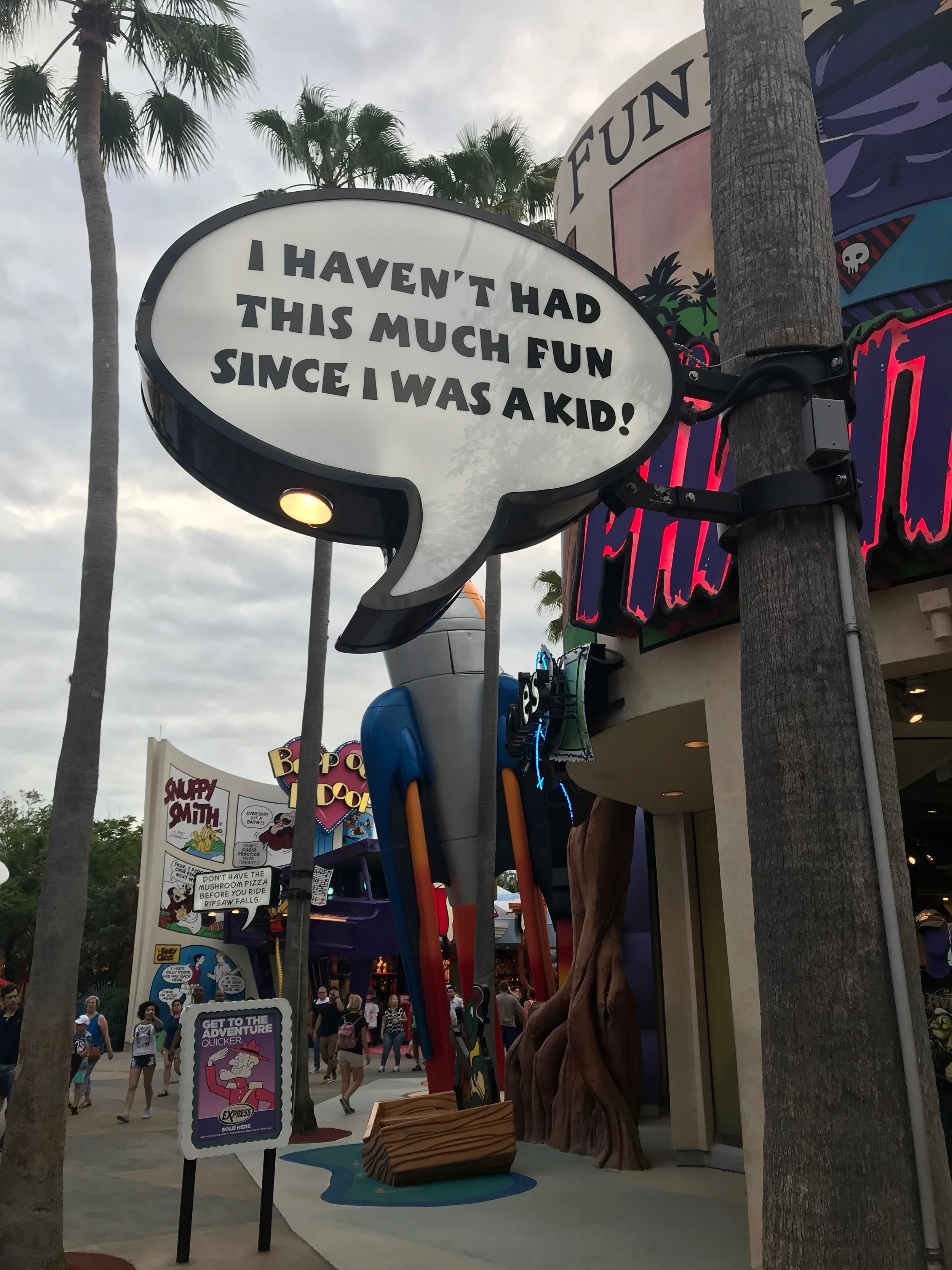 Friday Fives - Walt Disney World Resort vs. Universal Orlando Resort