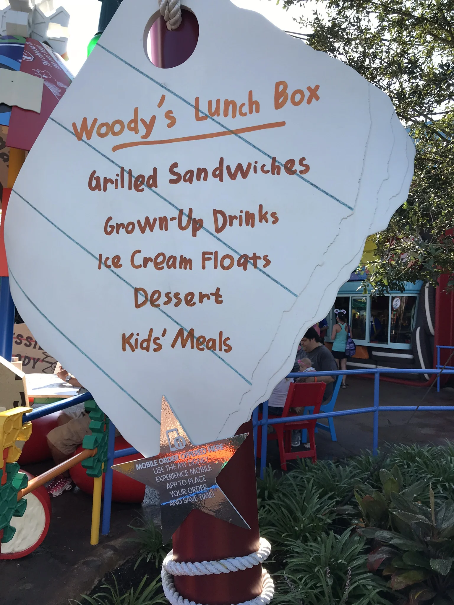 Friday Fives ... Mobile Ordering at Walt Disney World