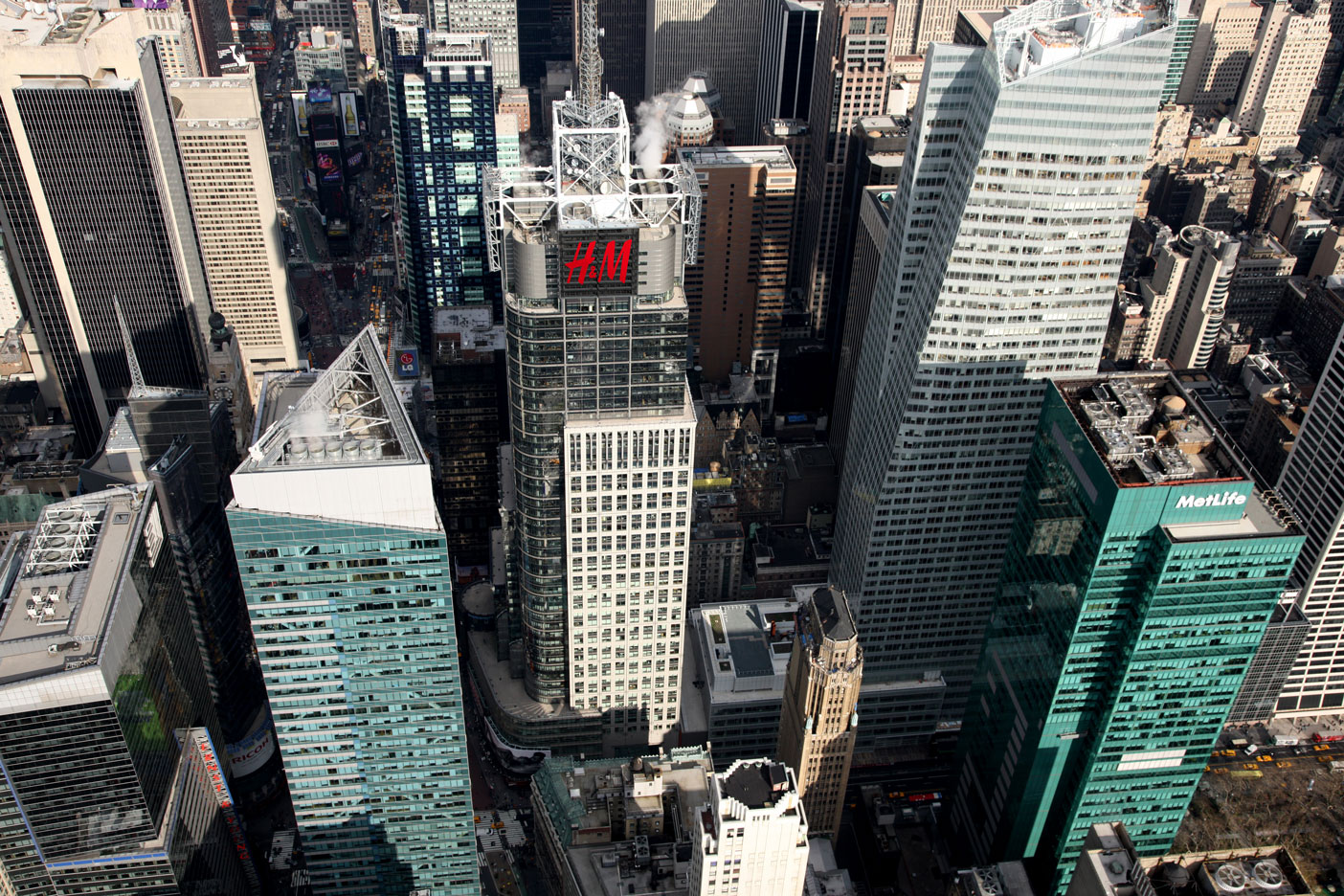 Four Times Square (H&M), former headquarters of Condé Nast, and the first building built as part of the 42nd Street Development Project. Credit: The Durst Organization