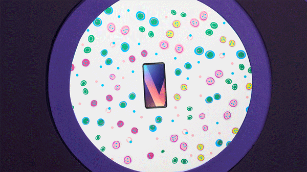 TWIN_LG2017Campaign_Film5Cell-PhoneGif2.gif